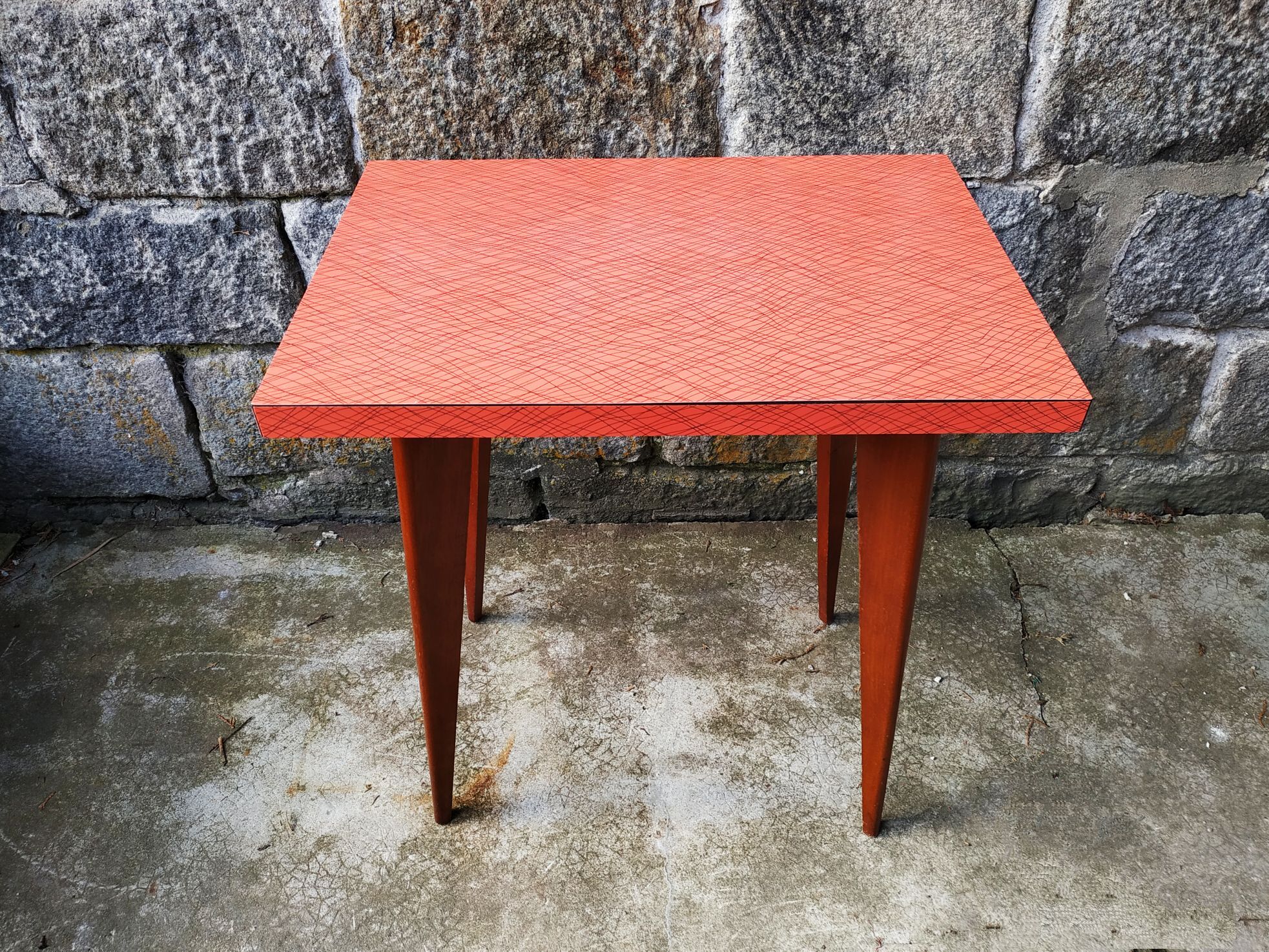 Compass foot side table