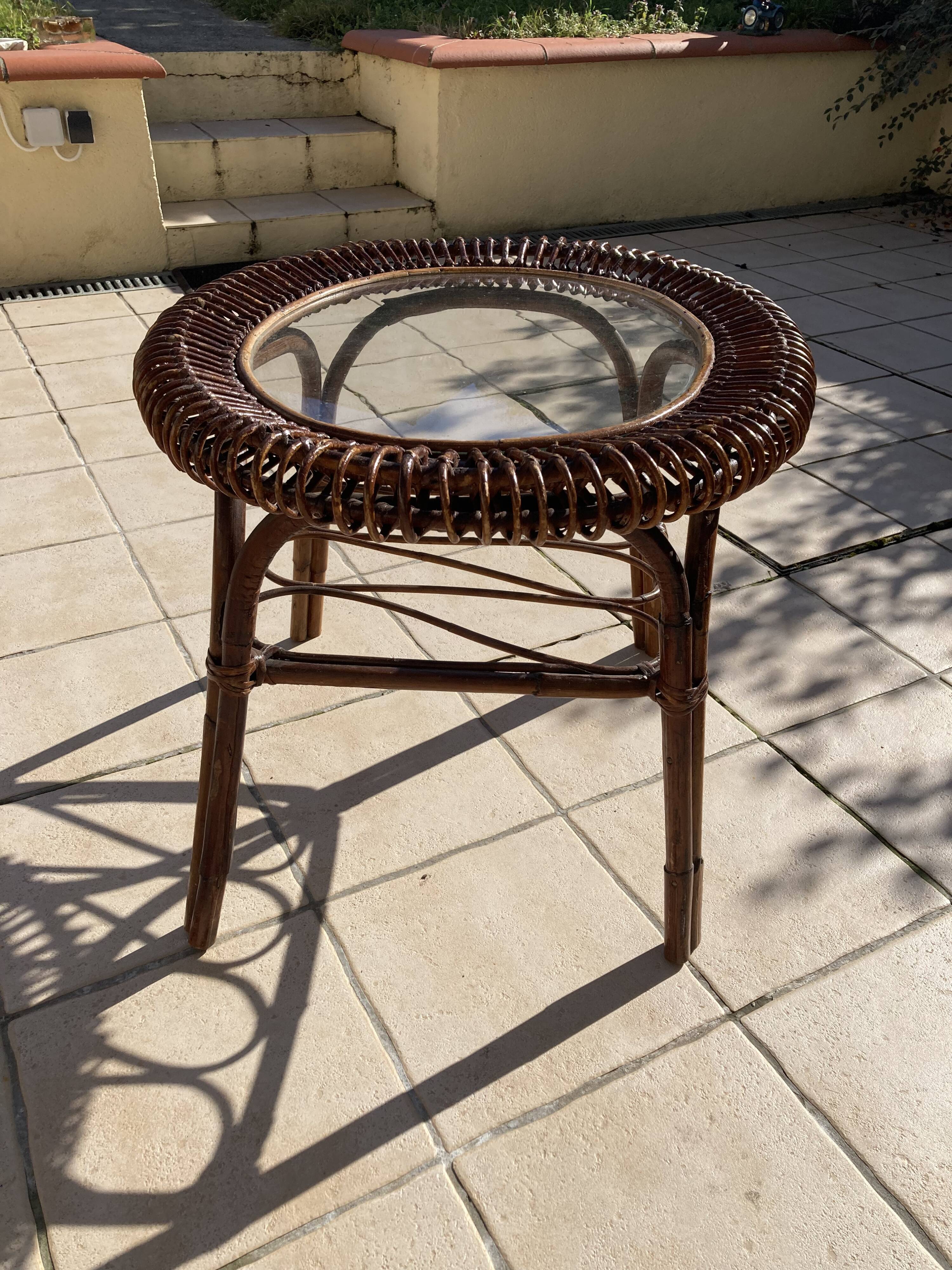 Rattan coffee table and glass in excellent condition