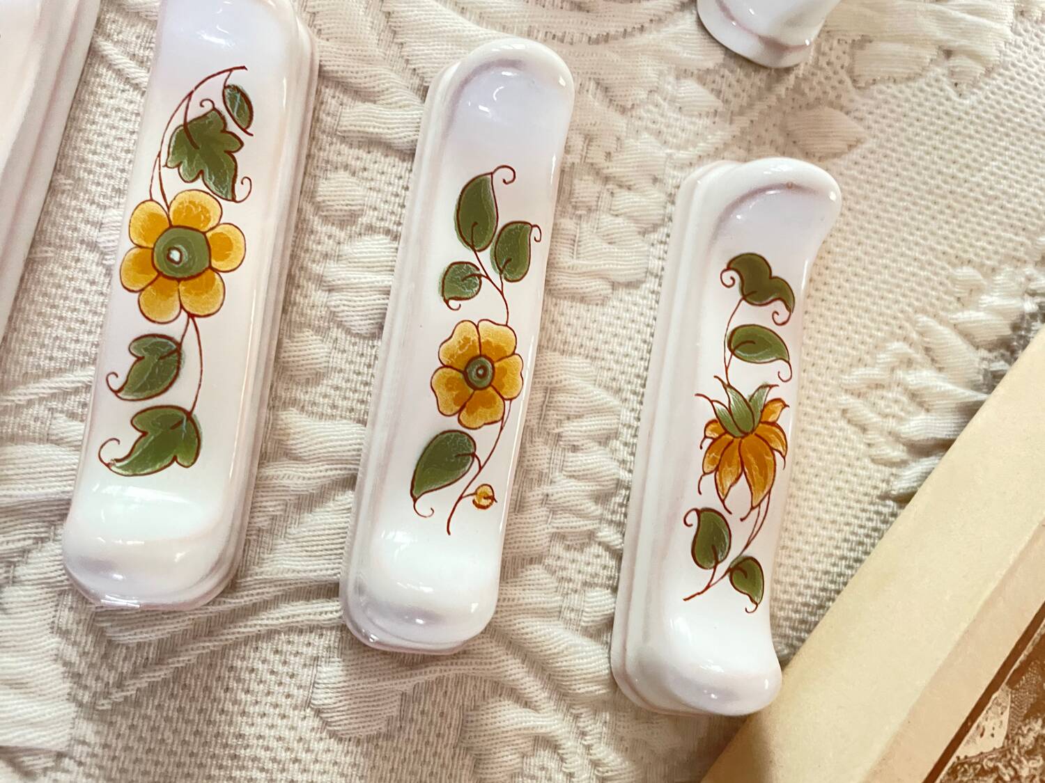 12 earthenware knife holders from Moustiers Sainte Marie at the time of the earthenware makers