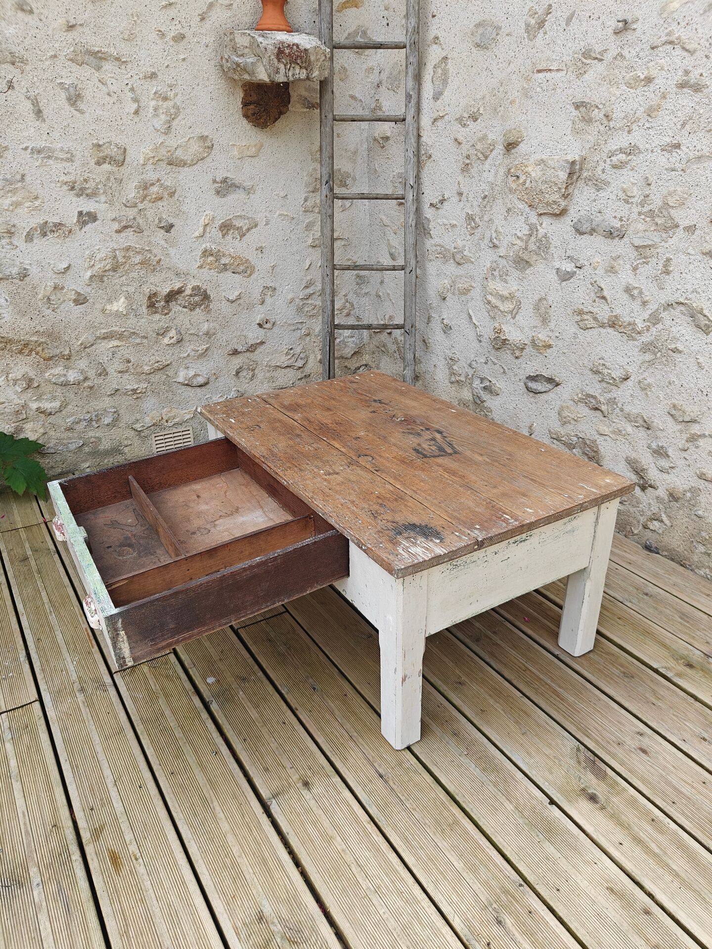 Distressed drawer coffee table, country farmhouse.