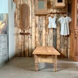 Farmhouse coffee table with turned legs (refurbished)