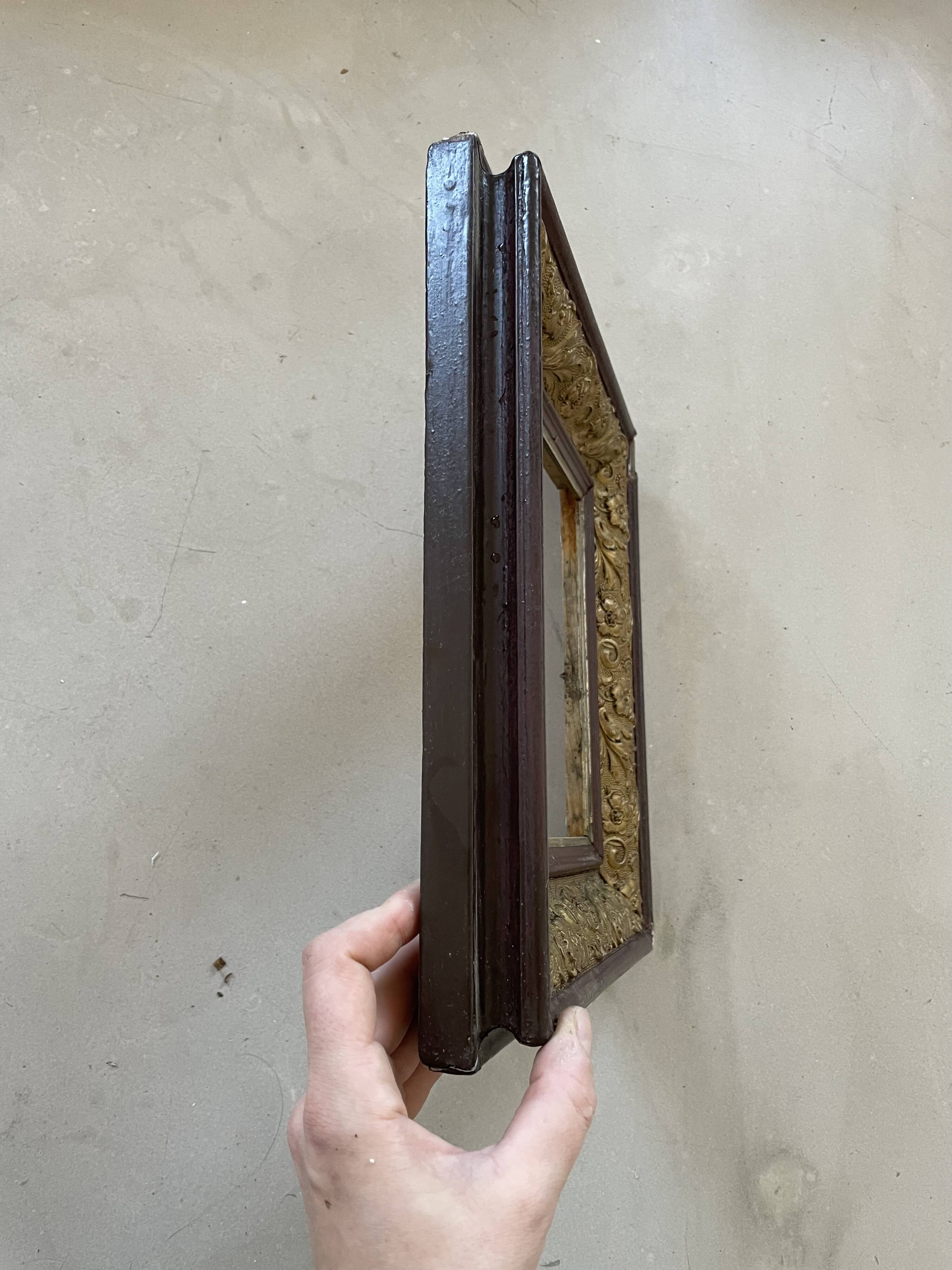 Old golden frame 32x28cm