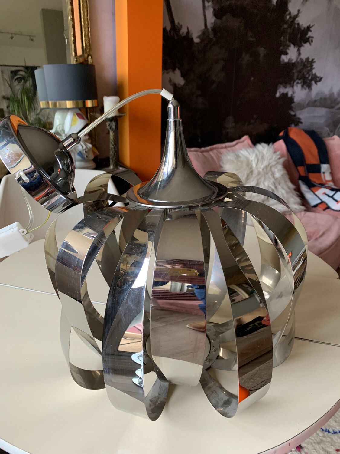 Suspension chrome metal flower
