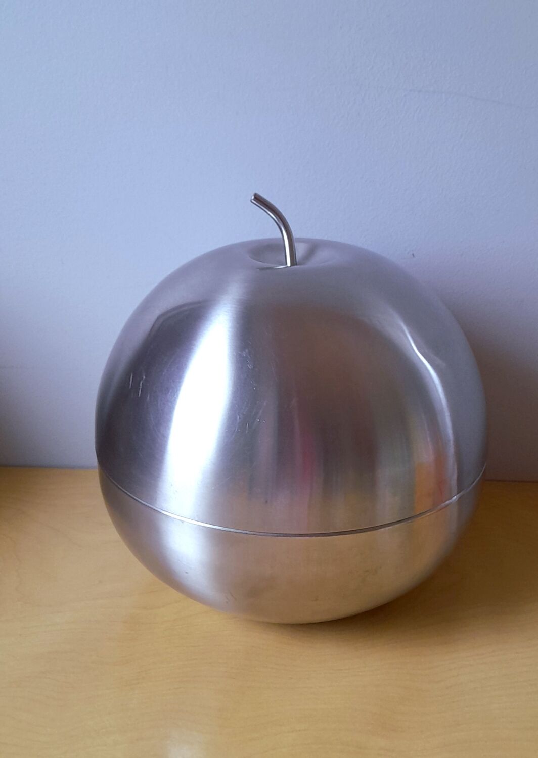 Pomme en inox brossé 70s