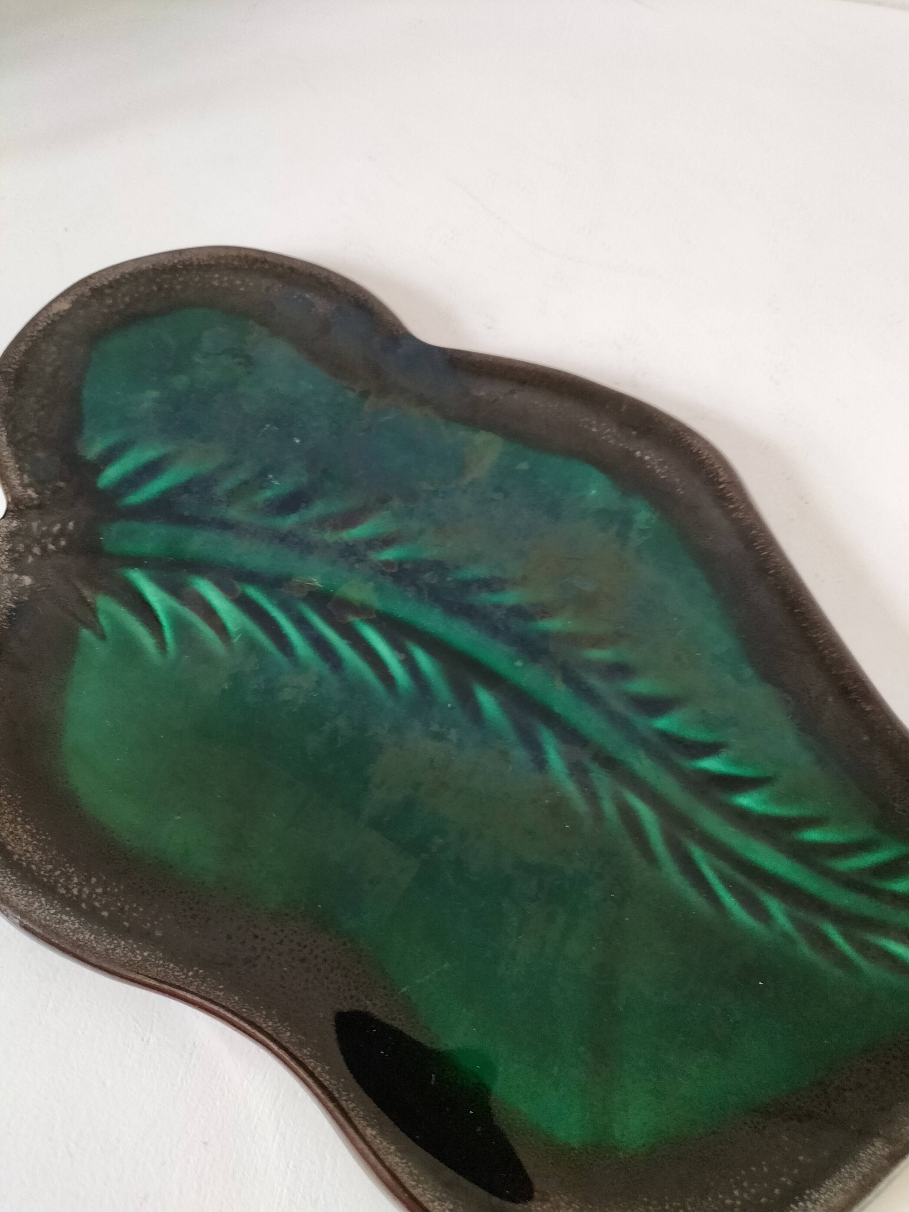 Ceramic leaf dish