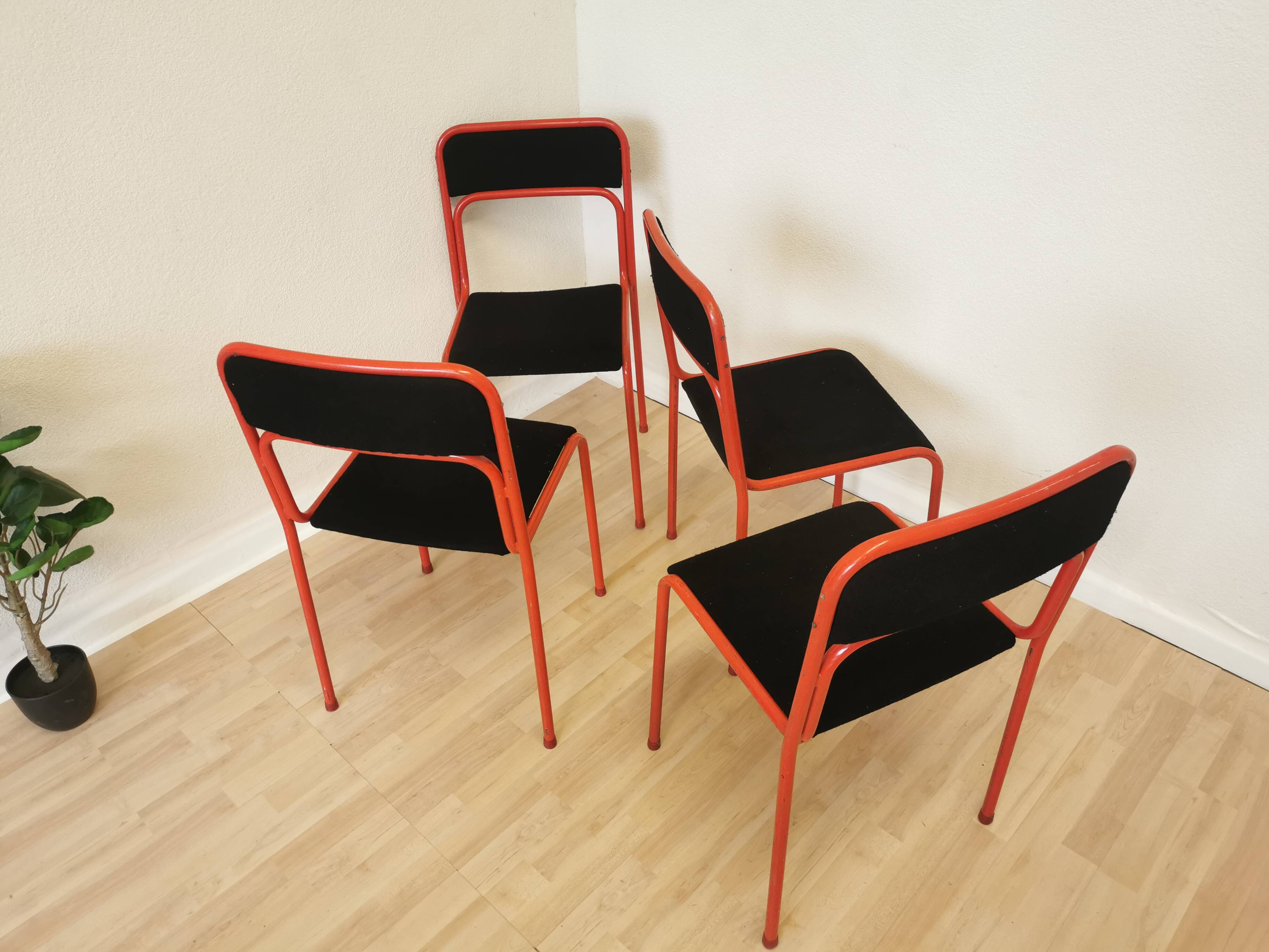 Set of 4 1970s Red & Black Metal Chair: Space Age Stackable Dining Chair
