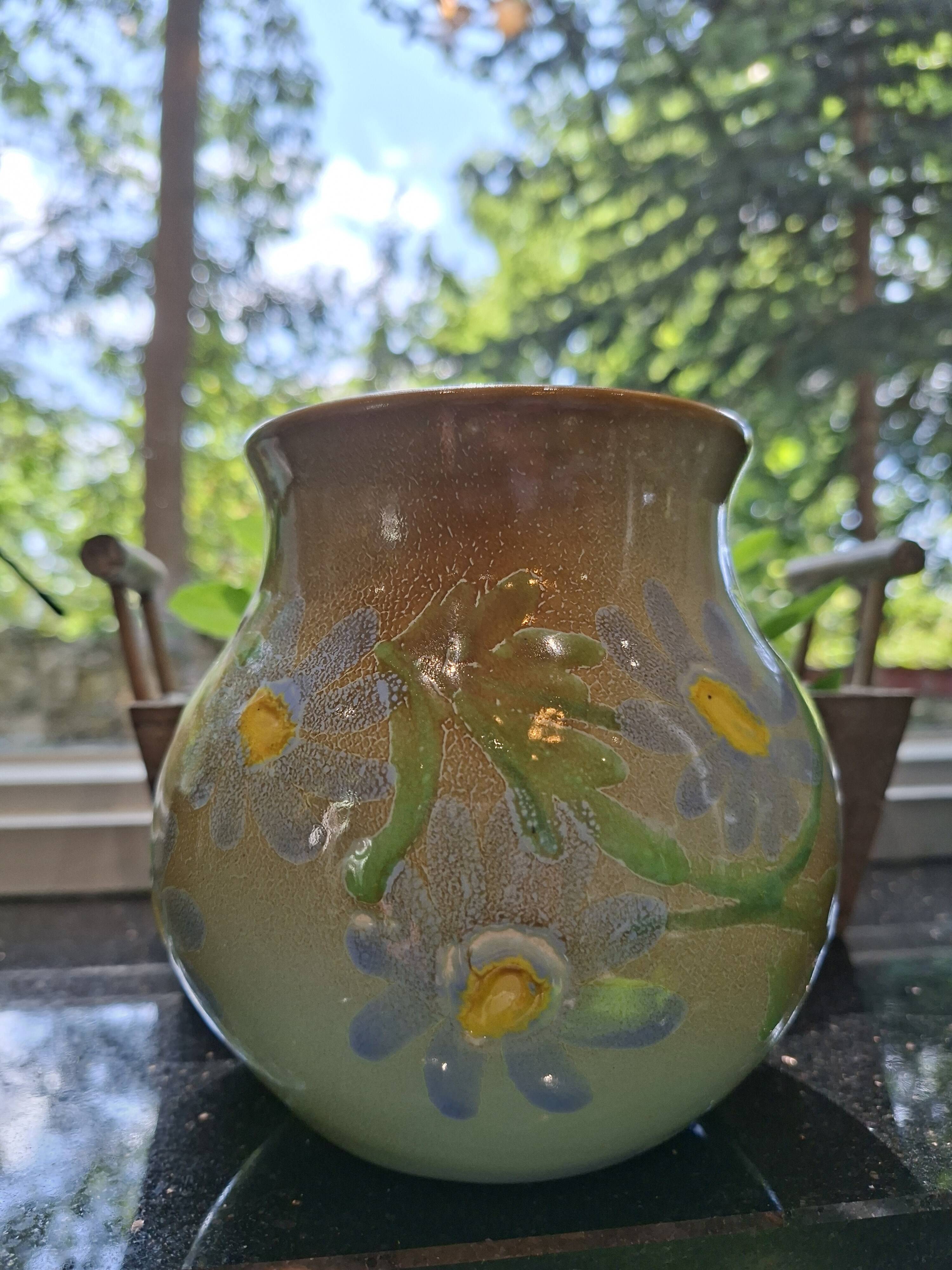 Round vase from the Ricard ceramic workshops. Signed Francine Gal.
