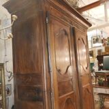 Regency period wardrobe 1715-1723 in solid walnut