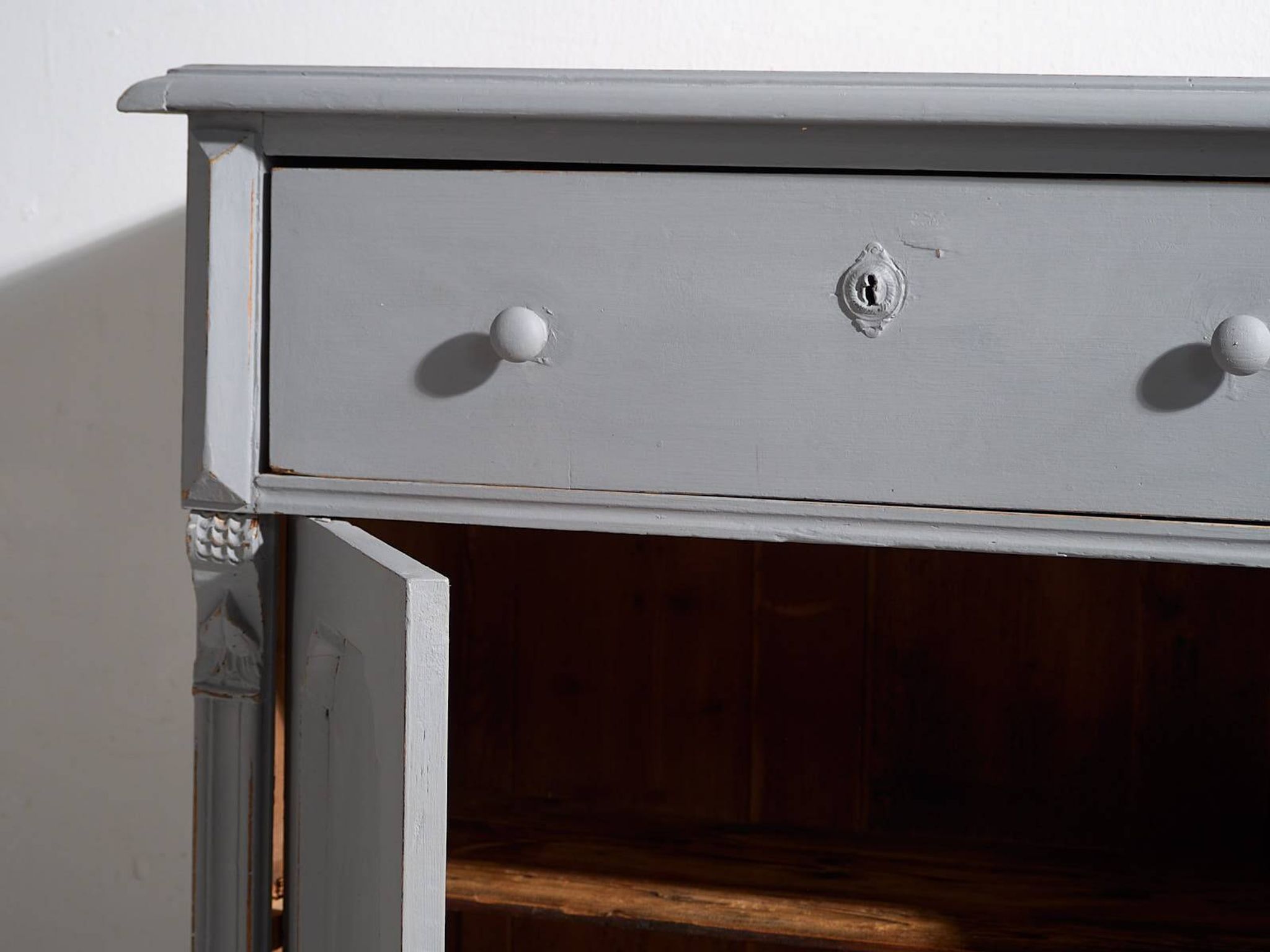 Old living room chest of drawers with two doors (circa 1920) #15