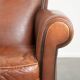 Fauteuil en peau de mouton confortable avec une finition élégante.