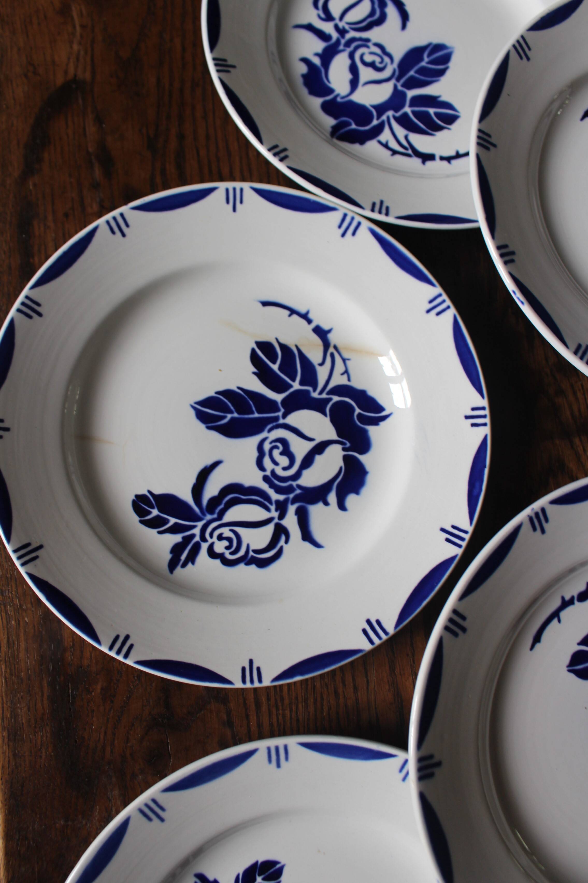 10 assiettes plates roses bleus Bastia Sarreguemines Art Déco