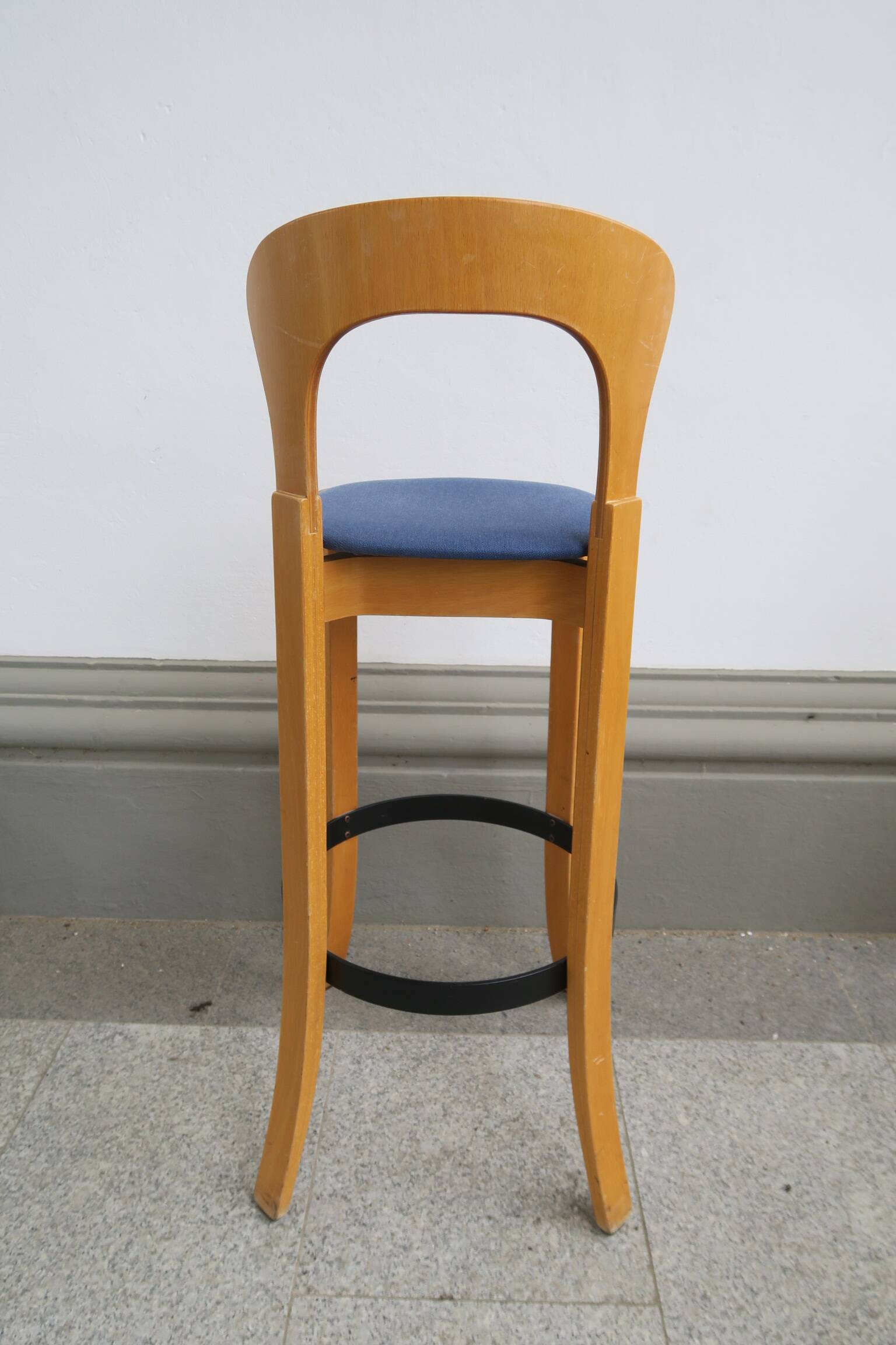 4 tabourets de bar dans le style de Bruno Rey ou Alvar Aalto