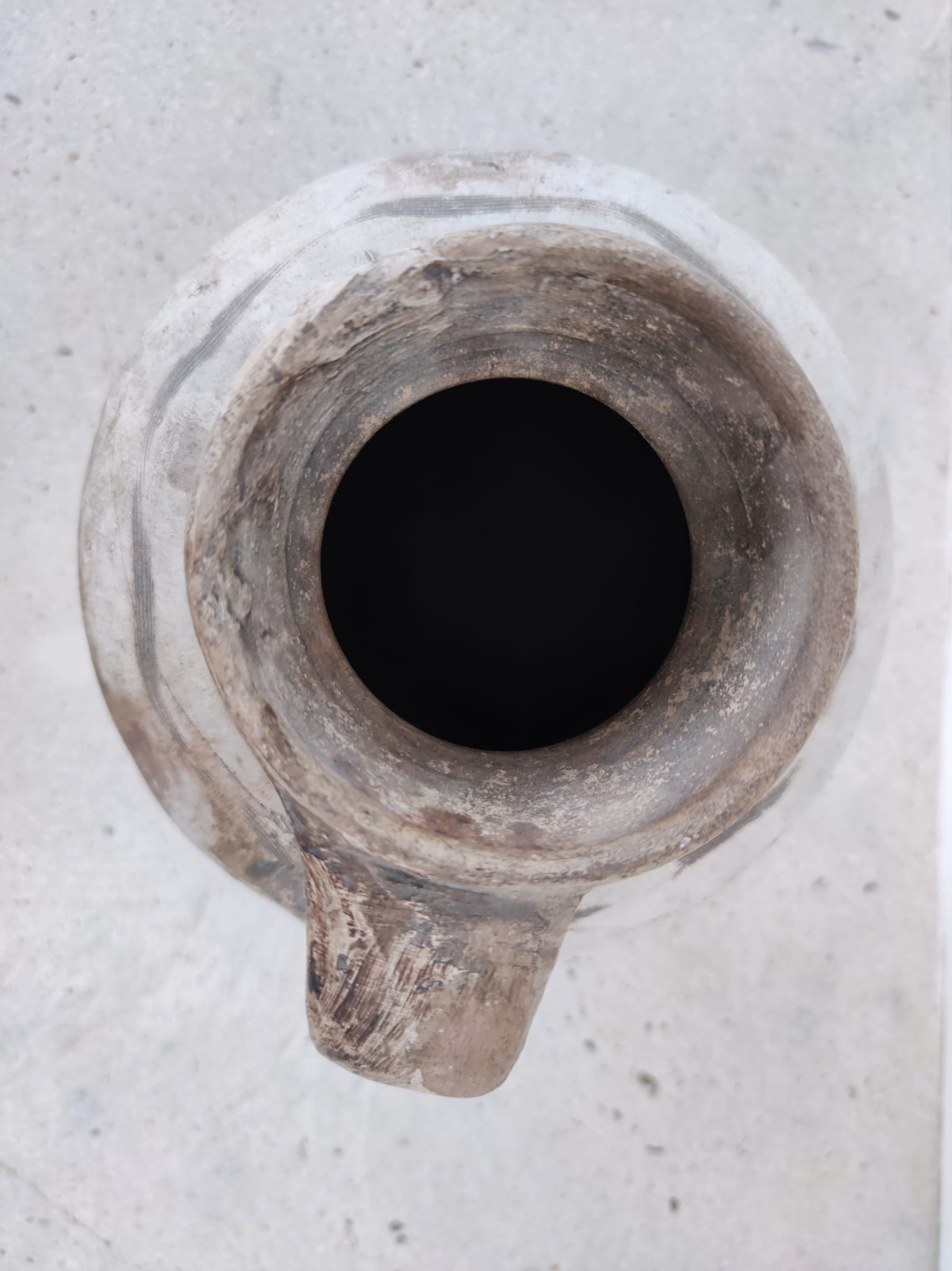 Terracotta amphora (clear) H:42cm