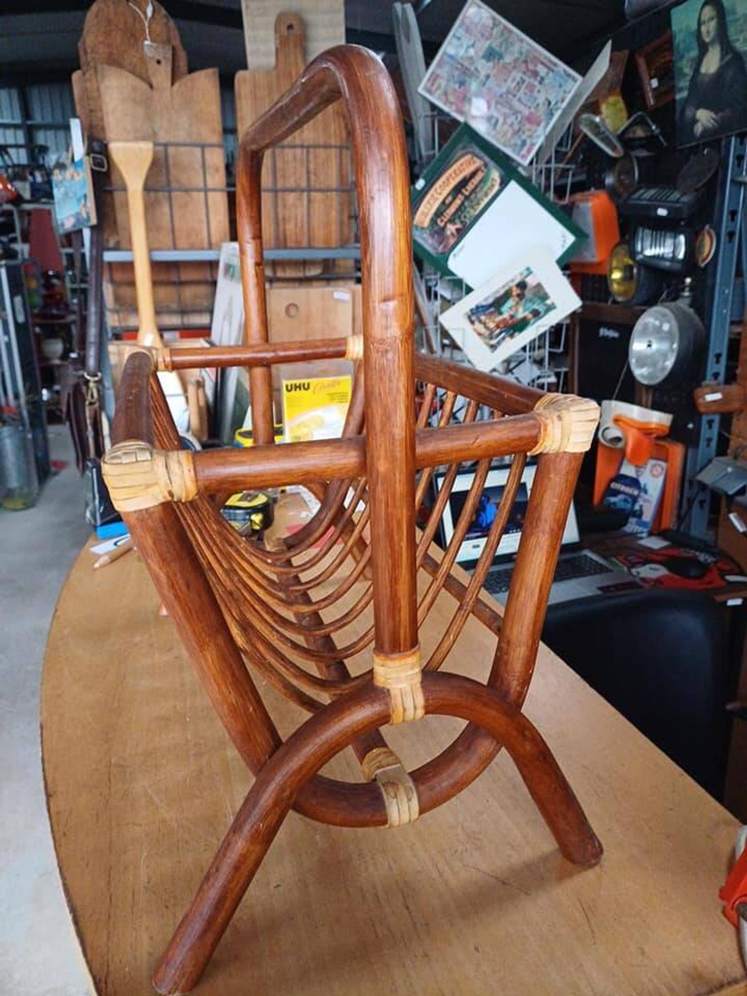 Porte revue rotin vintage 1960 env
