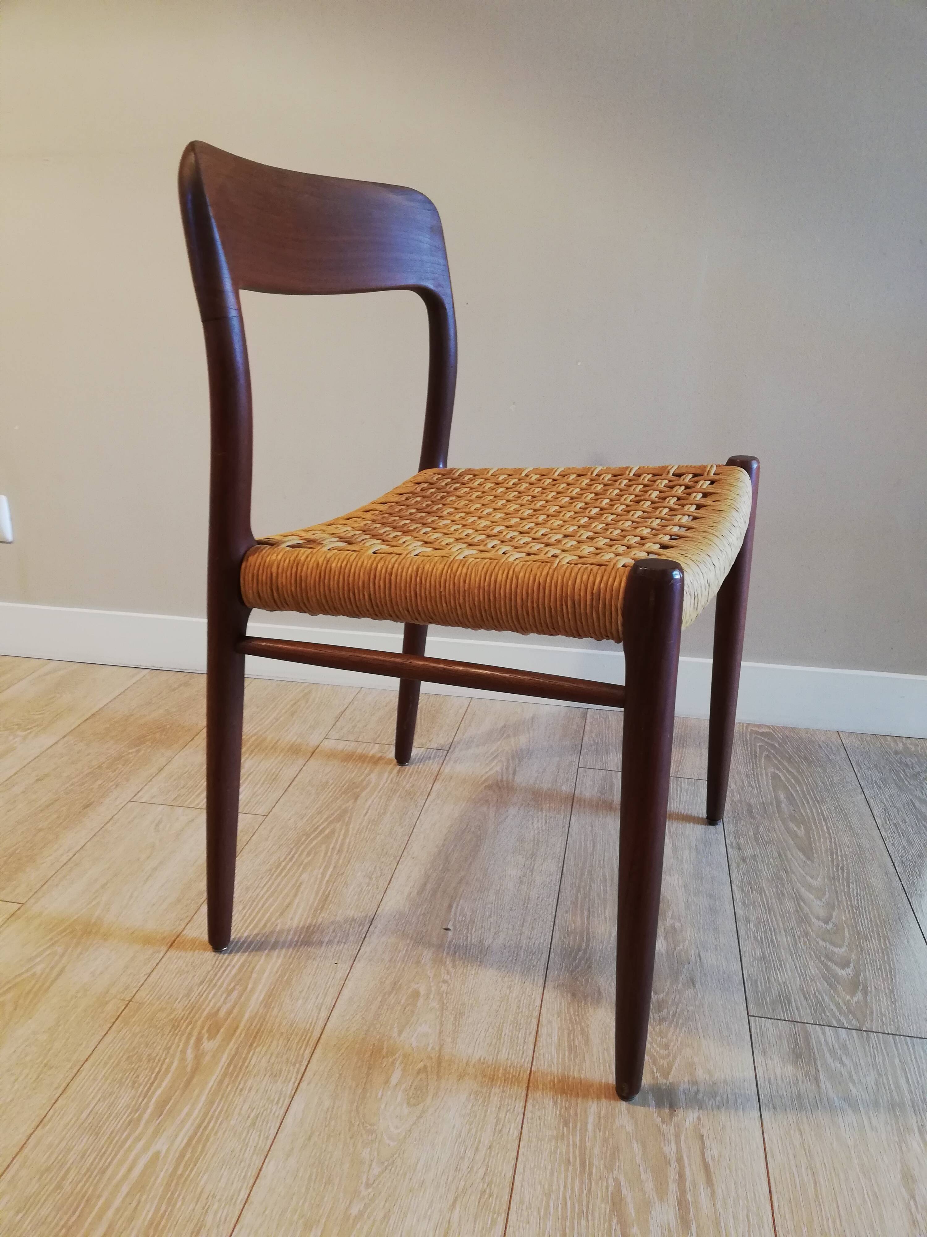 Ensemble de 4 chaises scandinaves modèle 75 de Niels Otto Moller