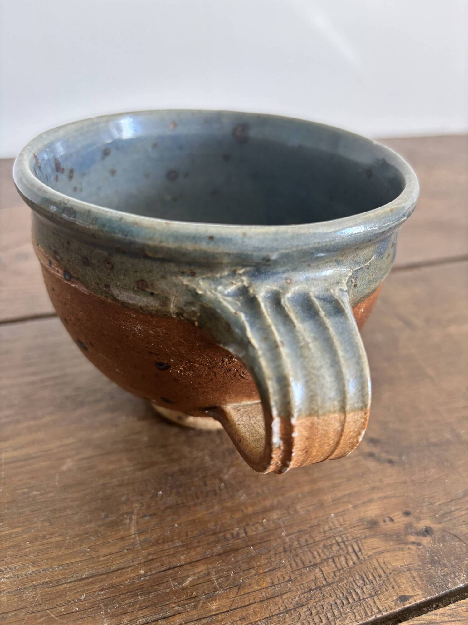 Grande tasse en grès Pierre Digan – bleu gris et terre cuite
