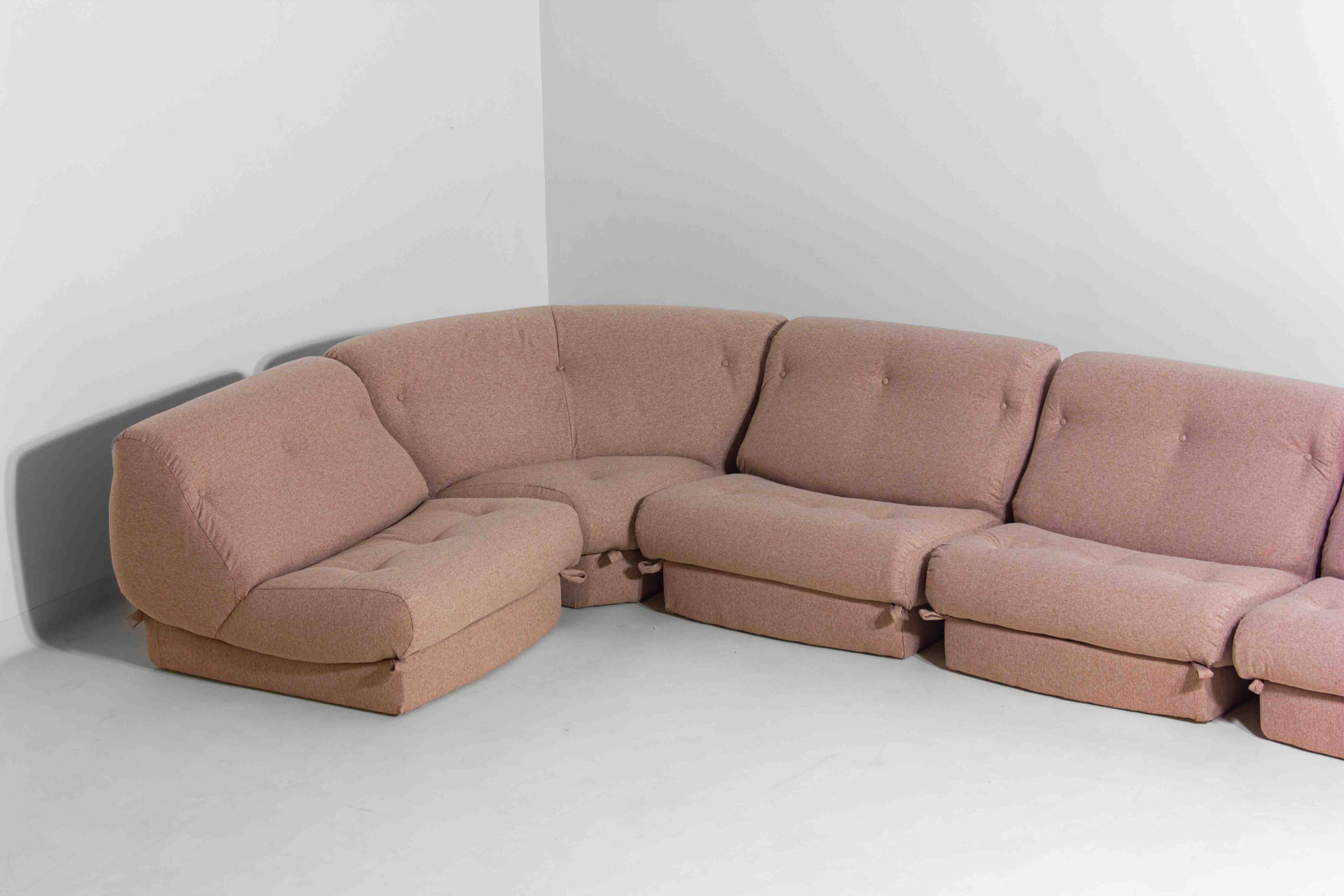 Nuvolone modular sofa in pink fabric by Rino Maturi, 1970s, 5 modules