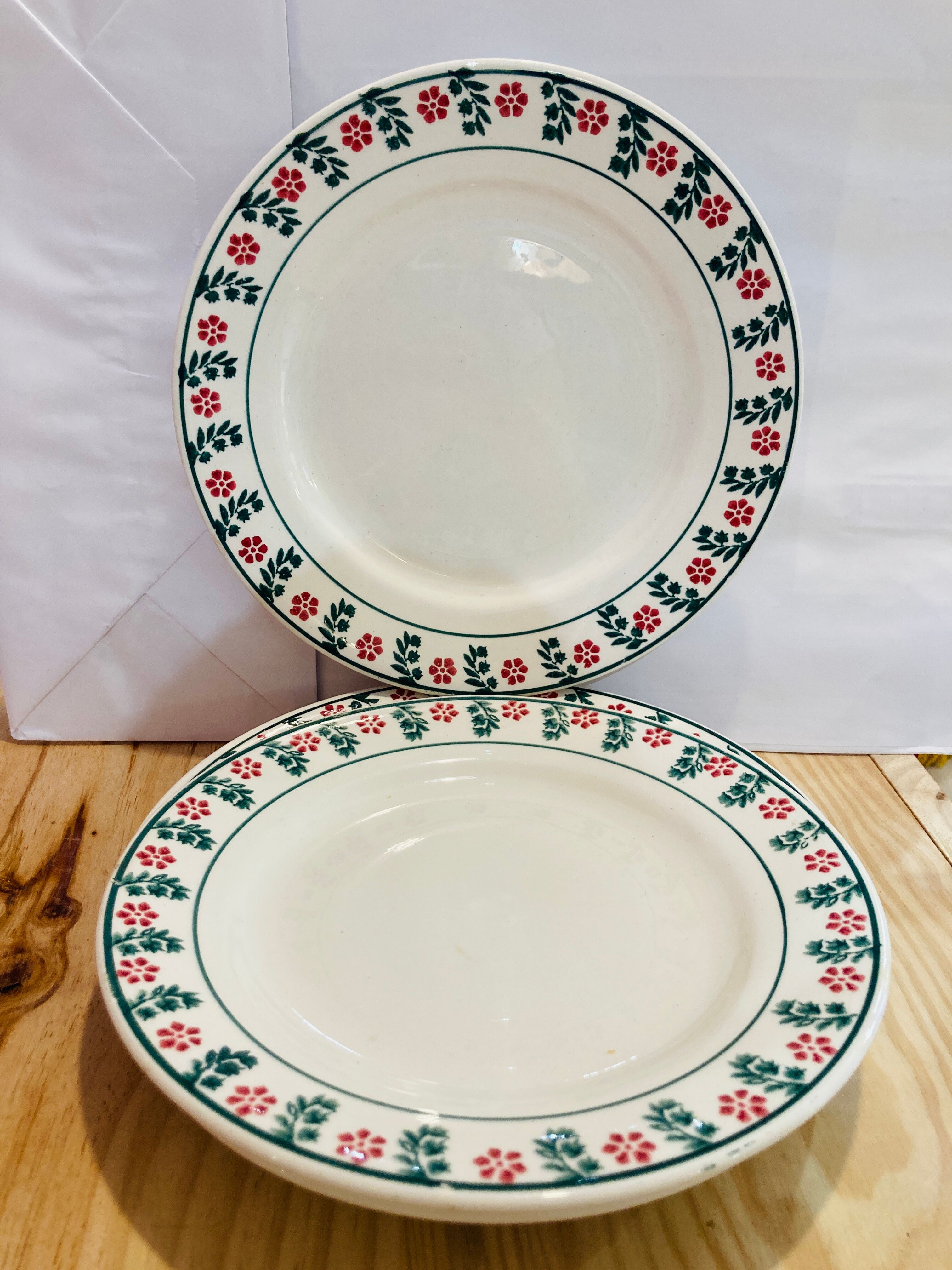 5 plates in faience with red and green flower pattern - ceranord-made in france