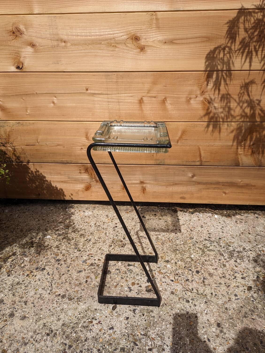 Cendrier sur pied milieu du siècle