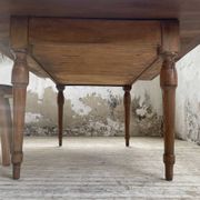 Table de ferme noyer plateau pivotable à allonges
