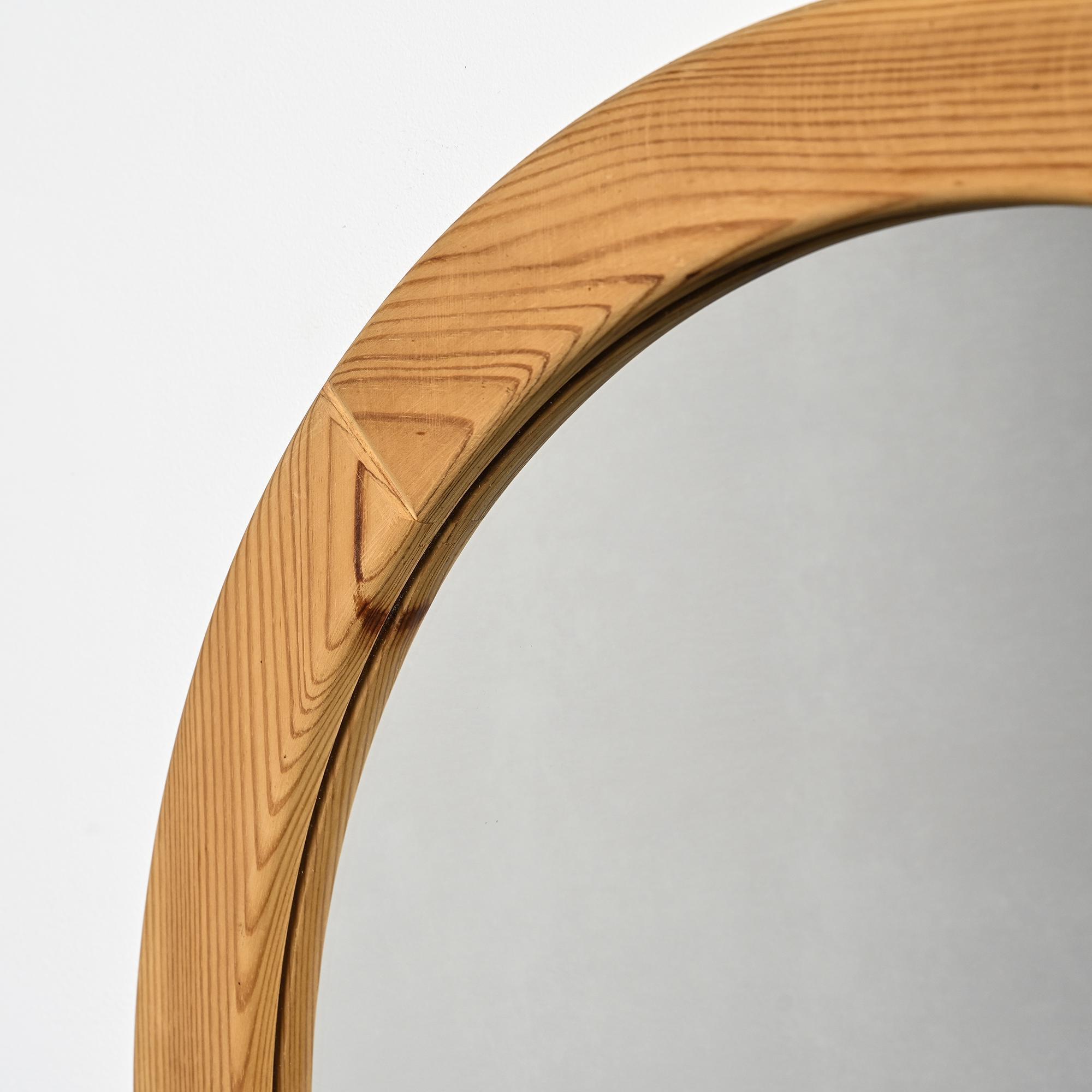 Round solid pine mirror, Les Arcs, circa 1980