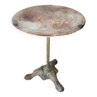 Garden pedestal table