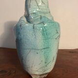 Vase en porcelaine céladon craquelée forme libre
