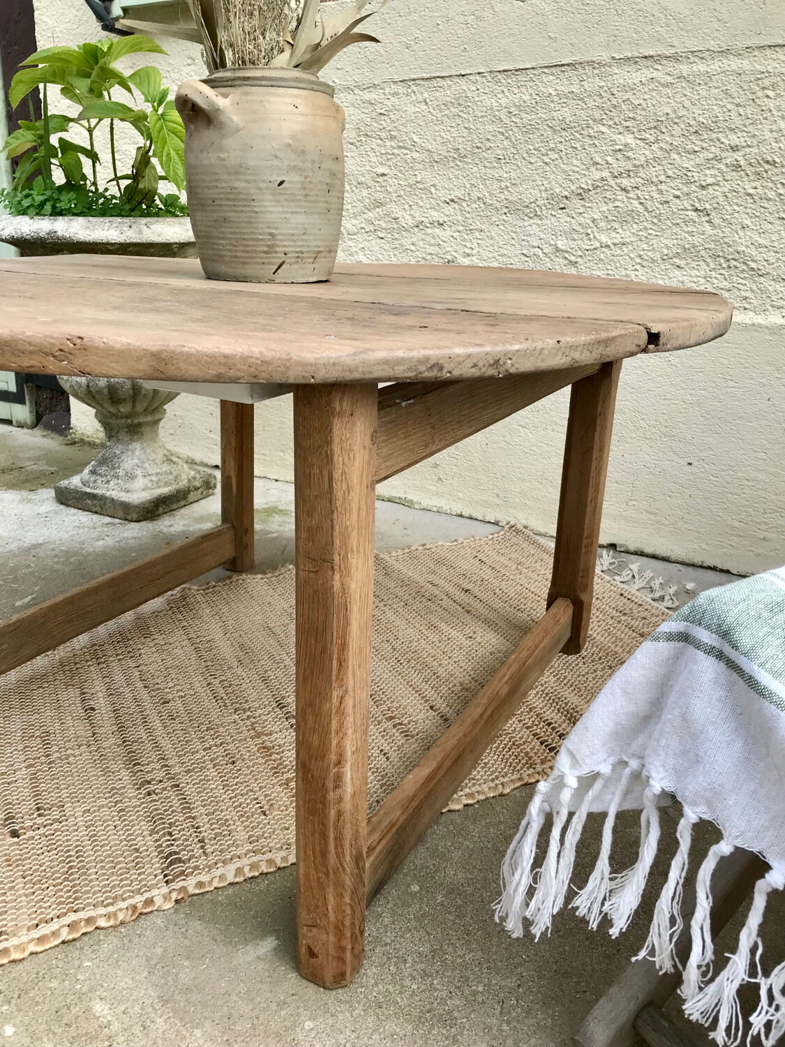 Round coffee table
