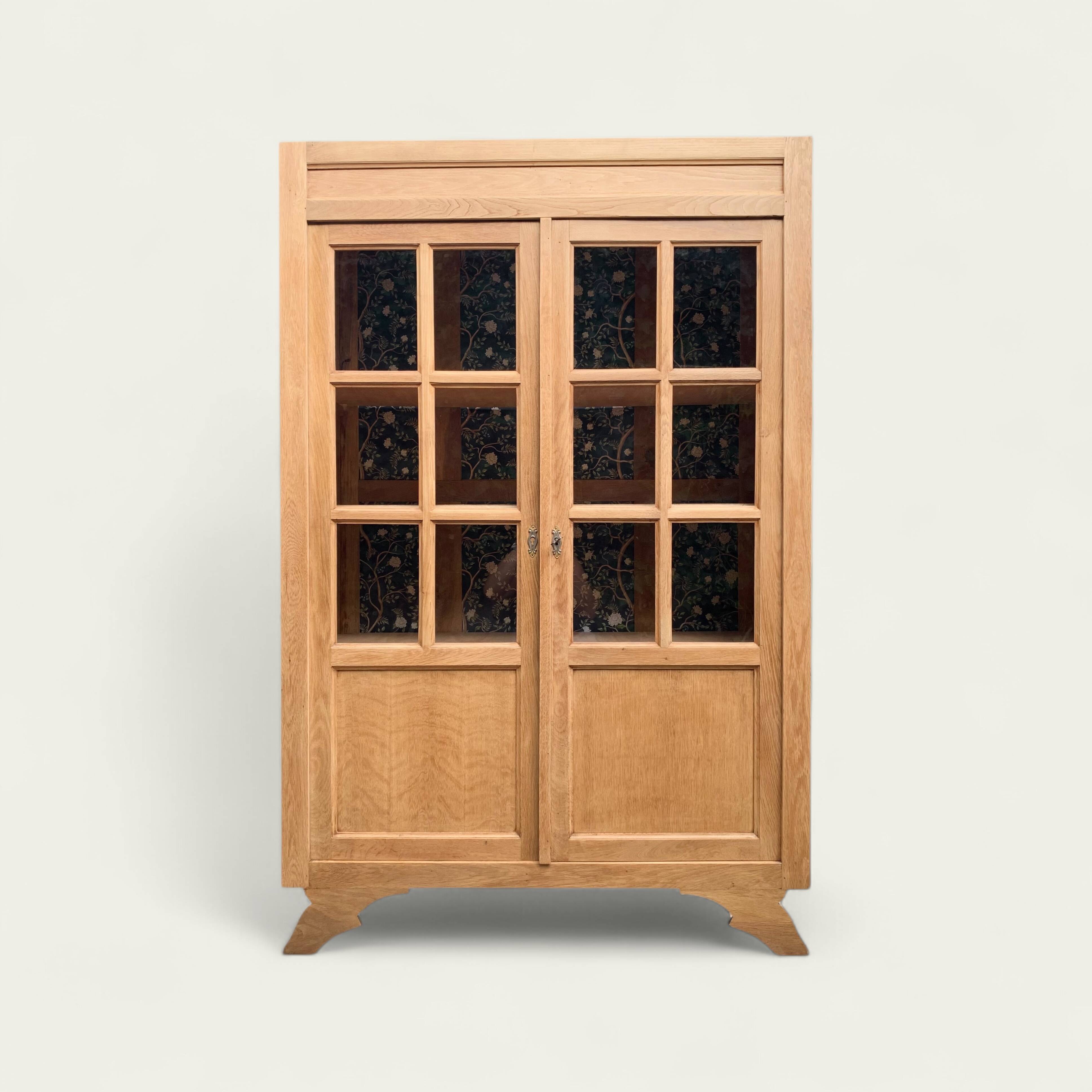 Parisian glass cabinet from La Samaritaine, 1960