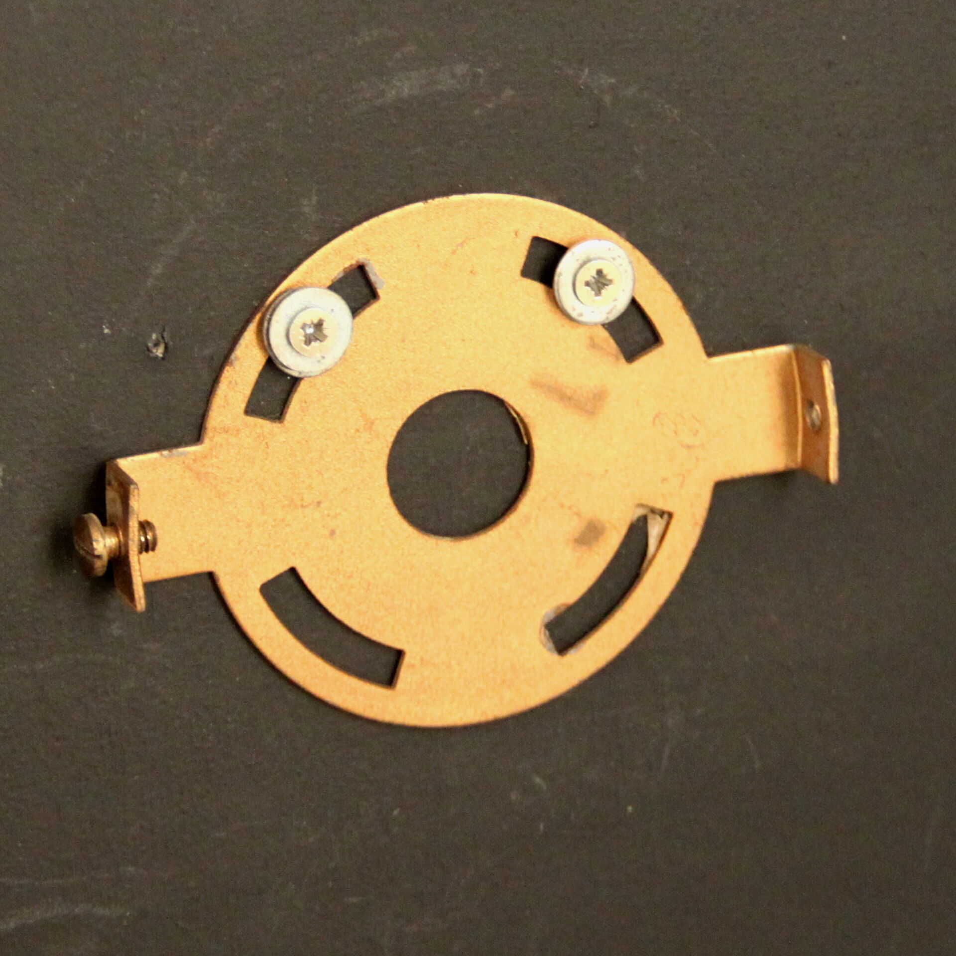 Paire d'appliques murales métal chromé et globe verre fumé, seventies