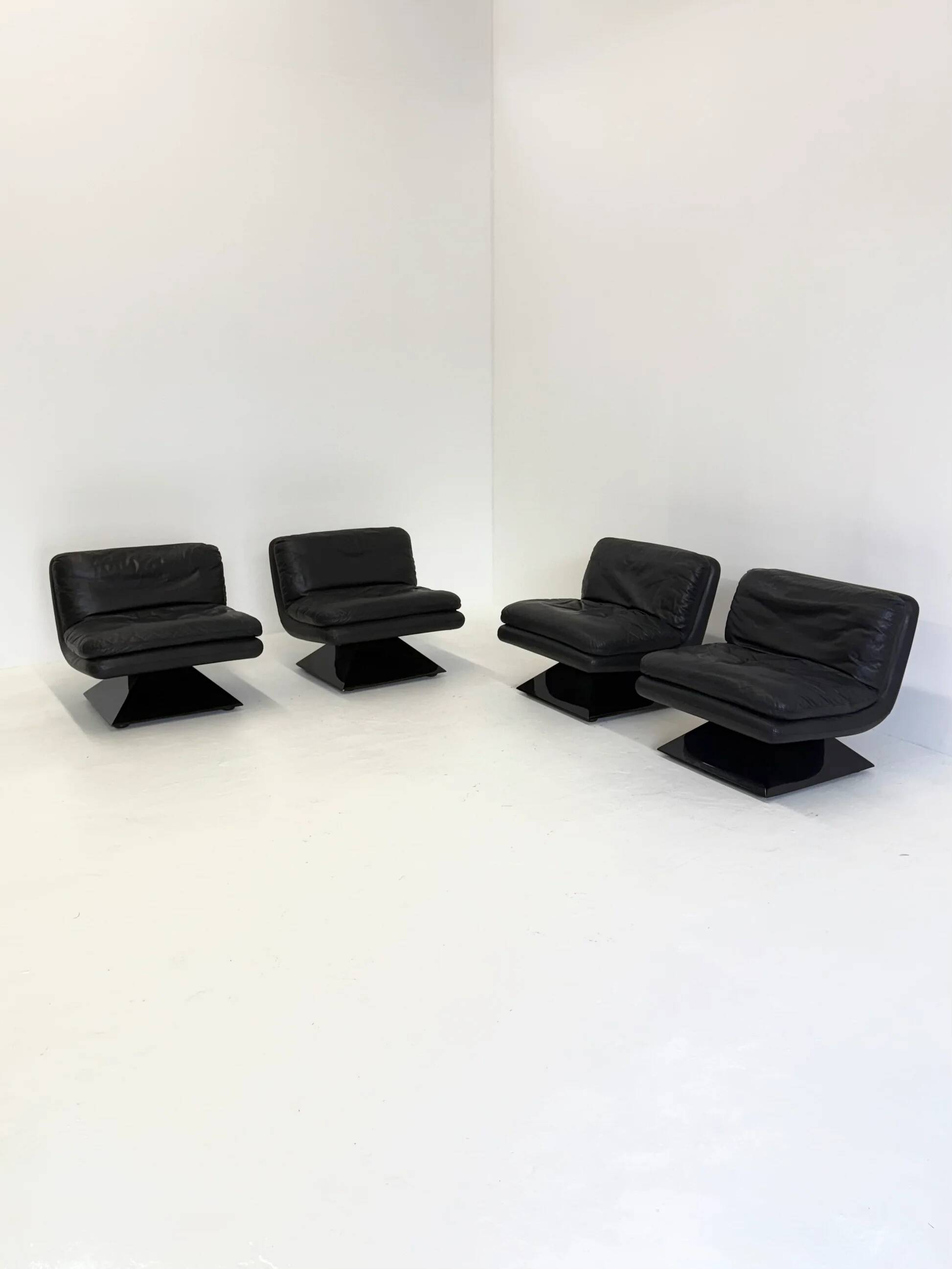 Set of four Hans von Klier armchairs with coffee table for Giuseppe Rossi di Albizzate