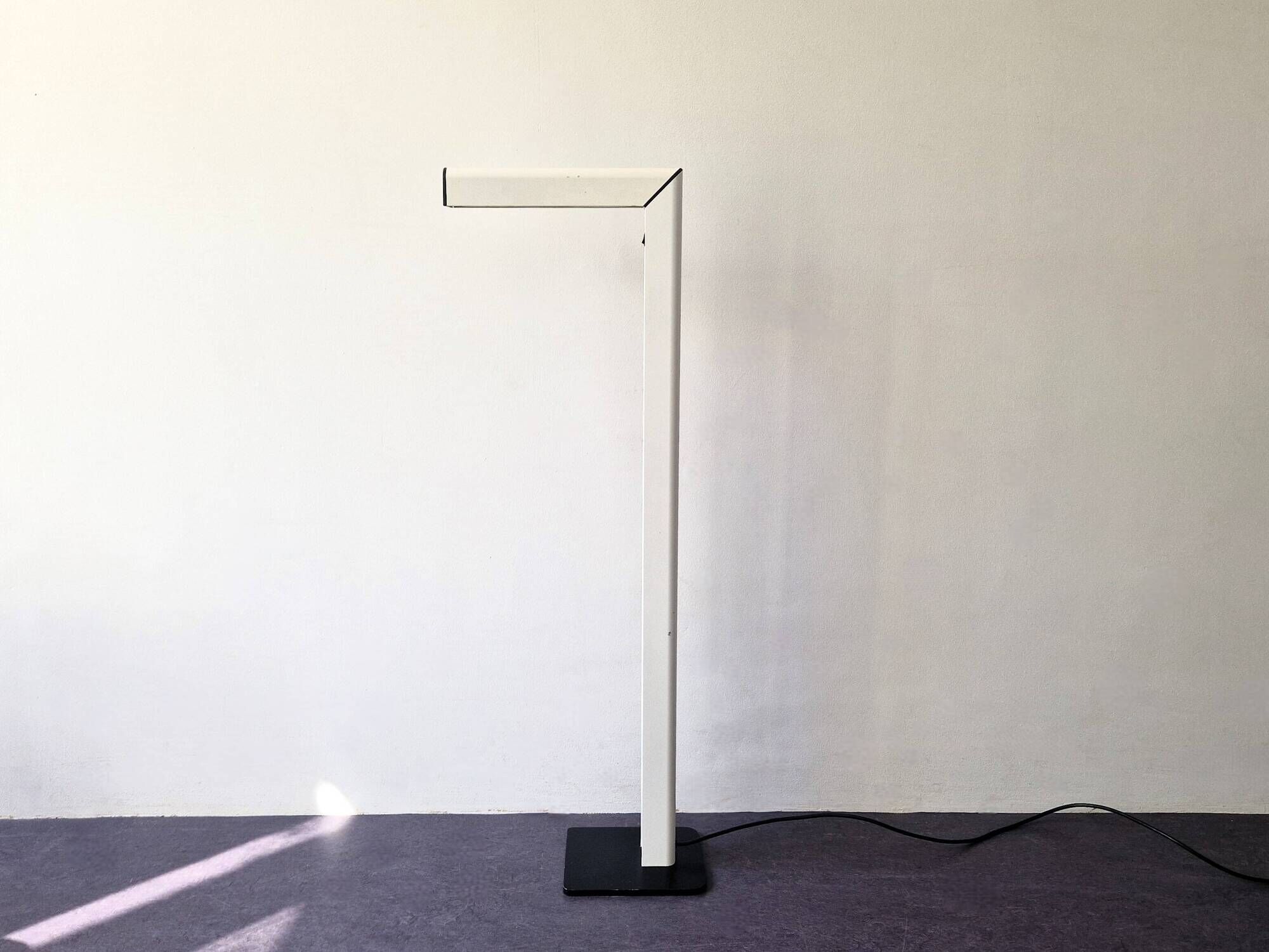 L-shaped metal floor lamp, 1970's/1980's
