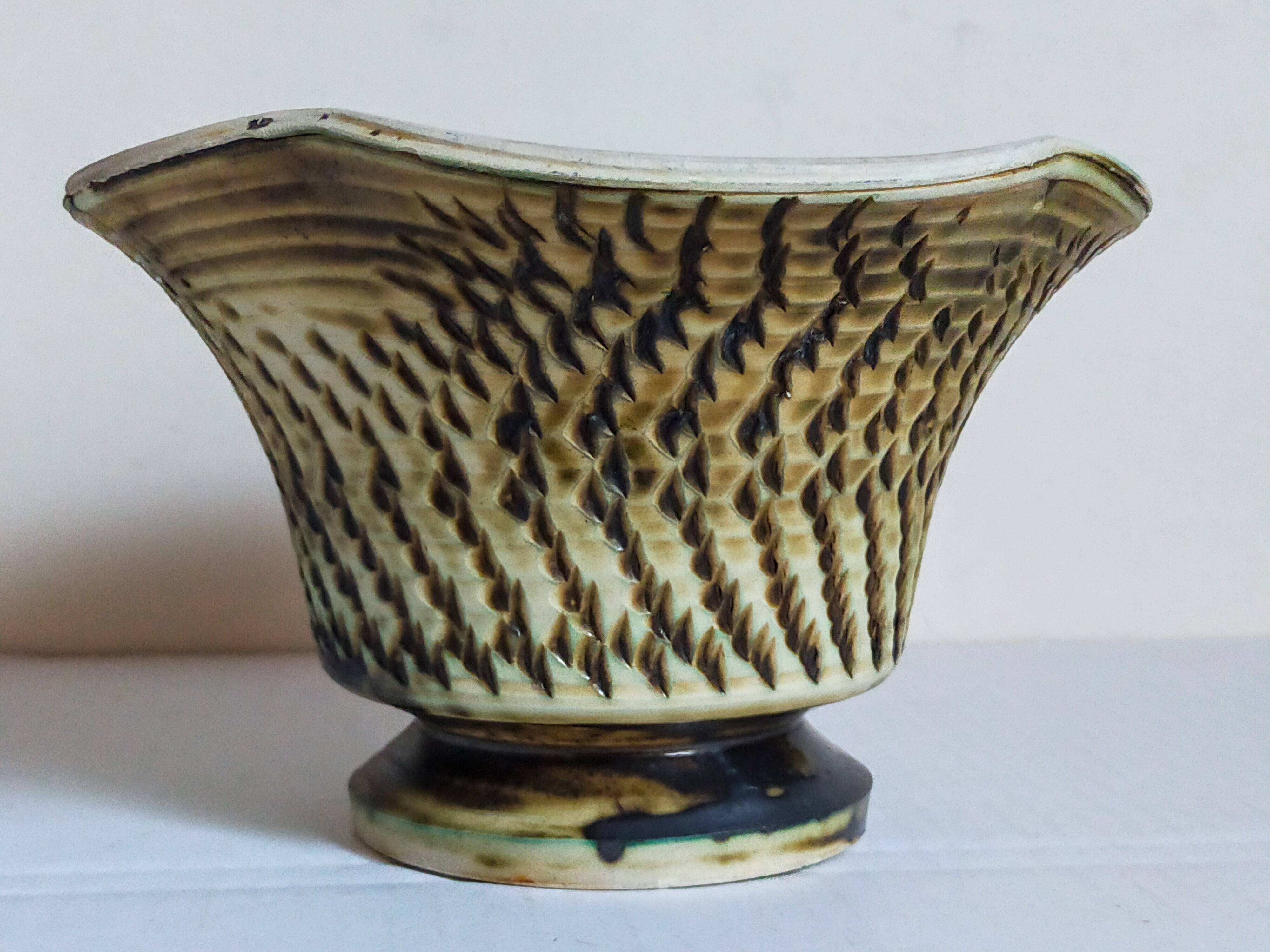Ceramic planter with vintage scarifications from the 1950s