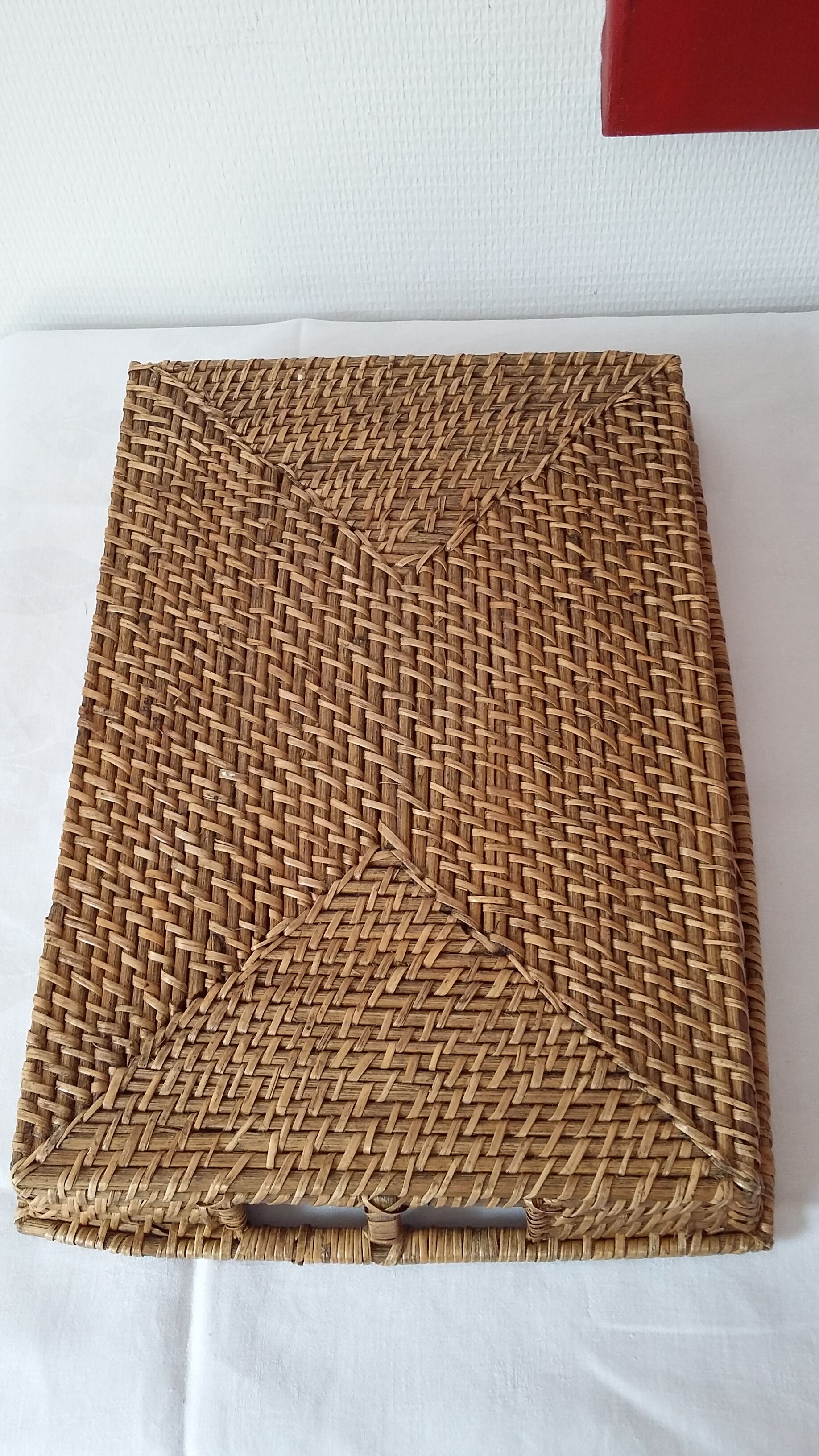 Wicker tray