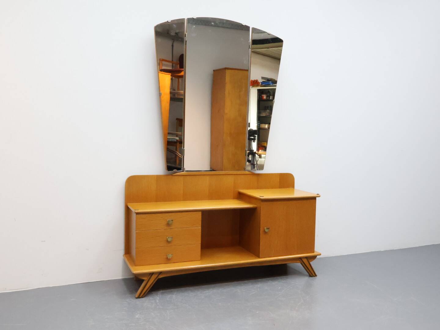 Vintage kaptafel met drieluik spiegel eiken