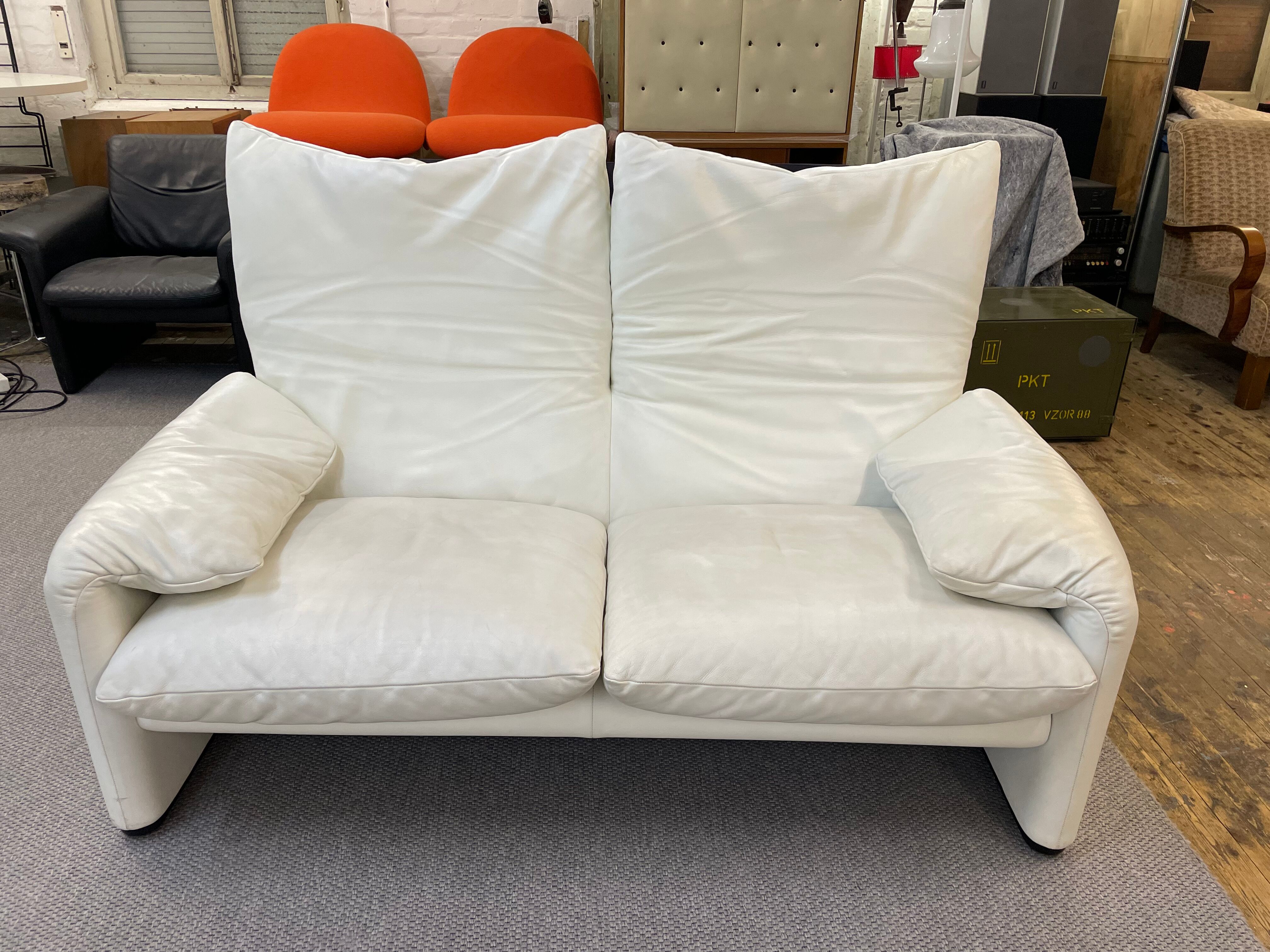 Maralunga 2-seater sofa in white leather by Vico Magistretti for Cassina