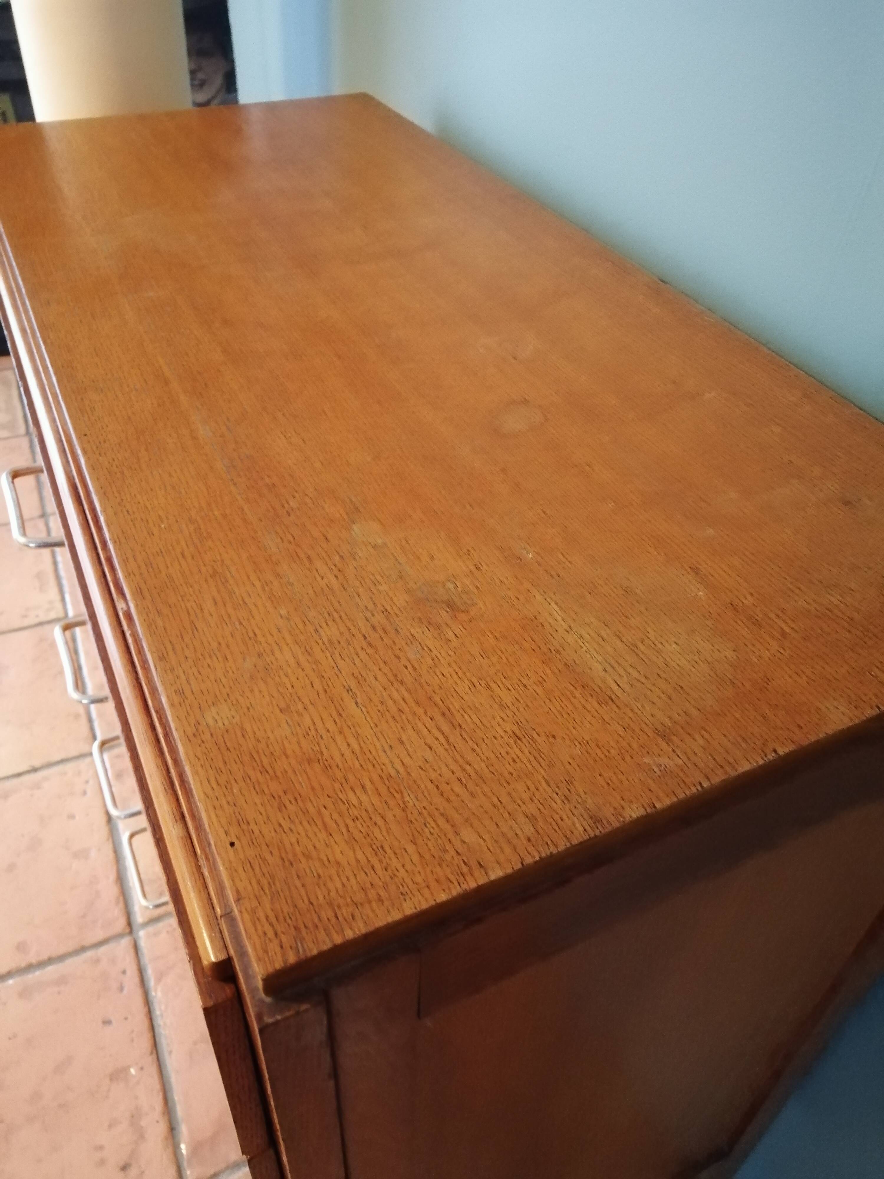 Dresser 70s