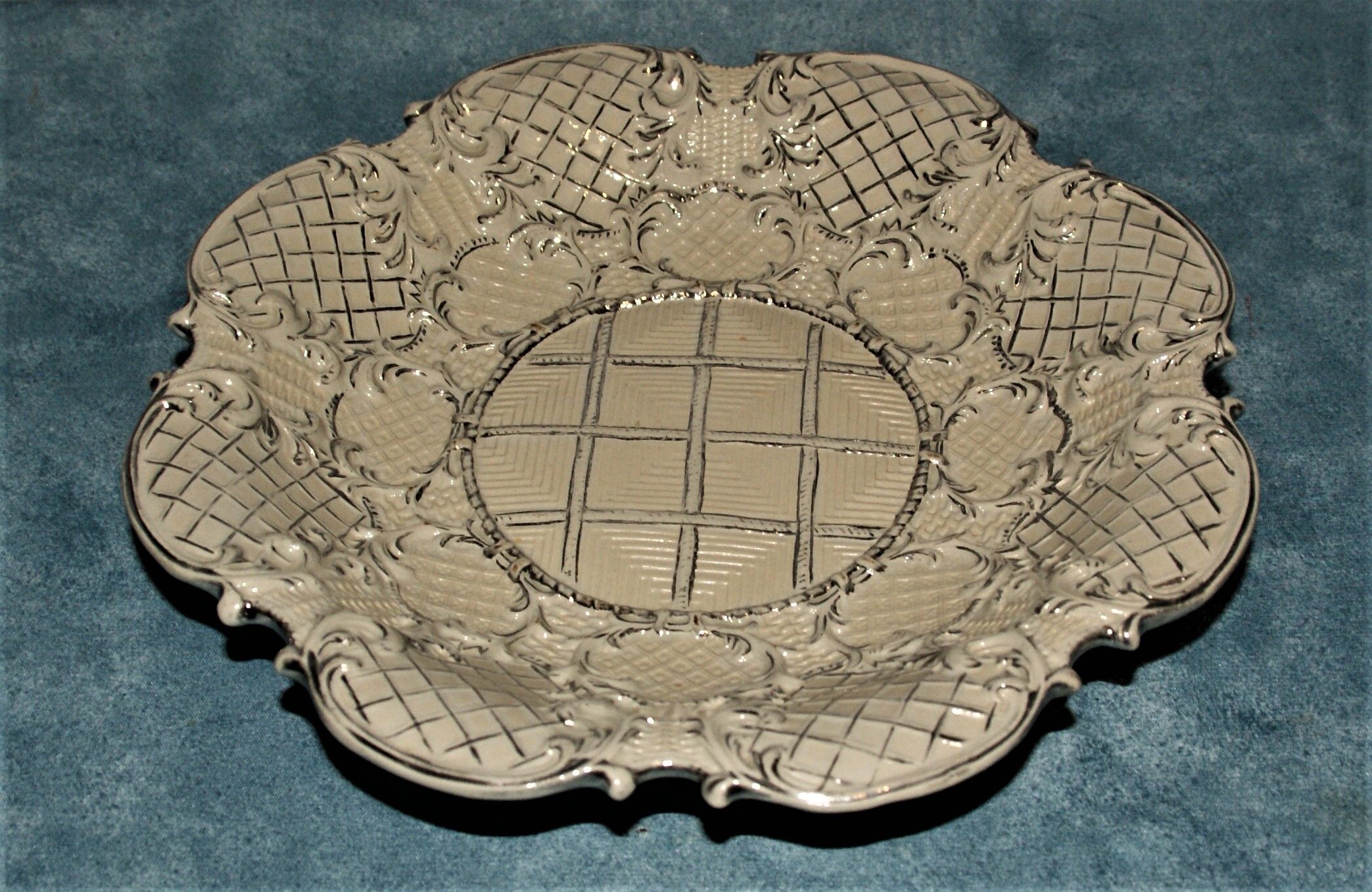 Compotier enhanced with silver