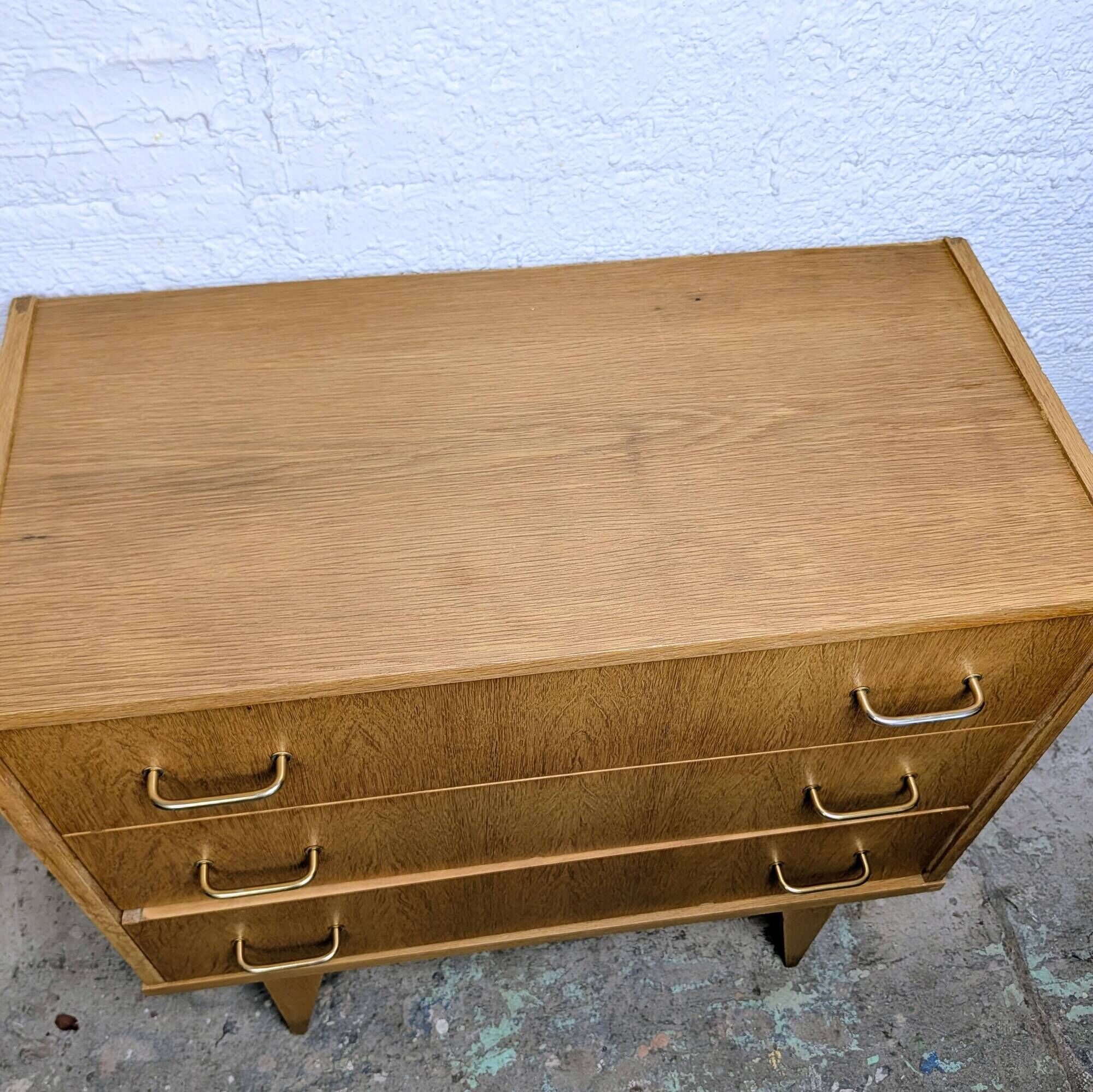 Vintage chest of drawers with 3 drawers