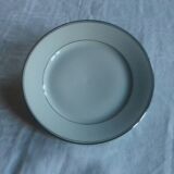 Lot service à gâteaux en porcelaine blanche liseret argent