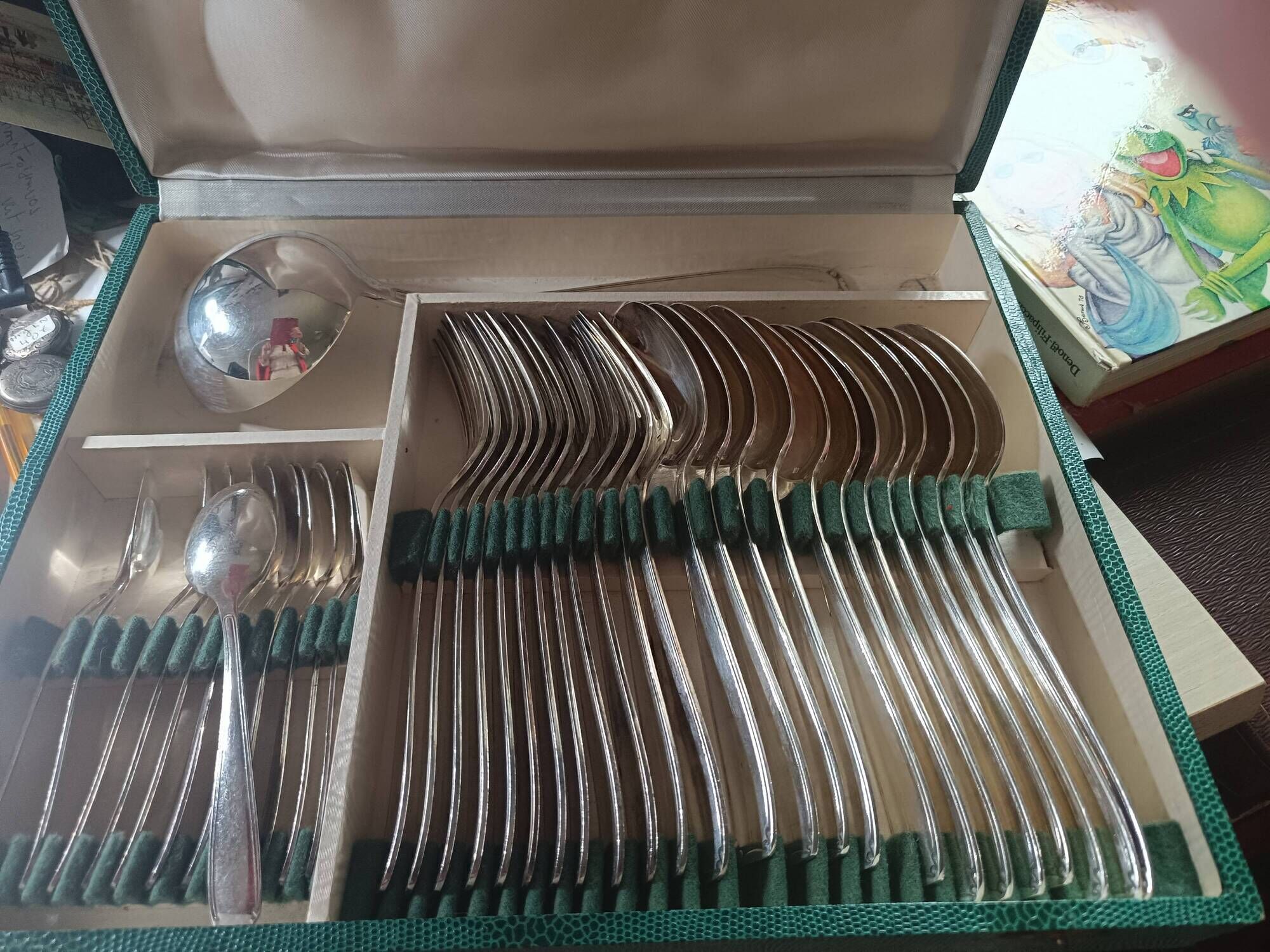 Silver metal cutlery. 12 spoons+12 forks+12 teaspoons+ladle. In box.