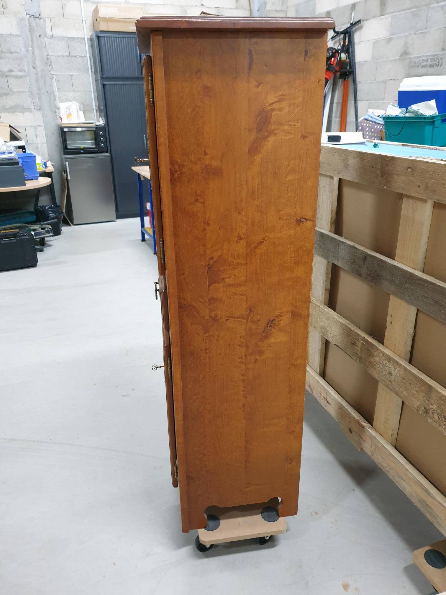 STANDING HOME IN CHERRY