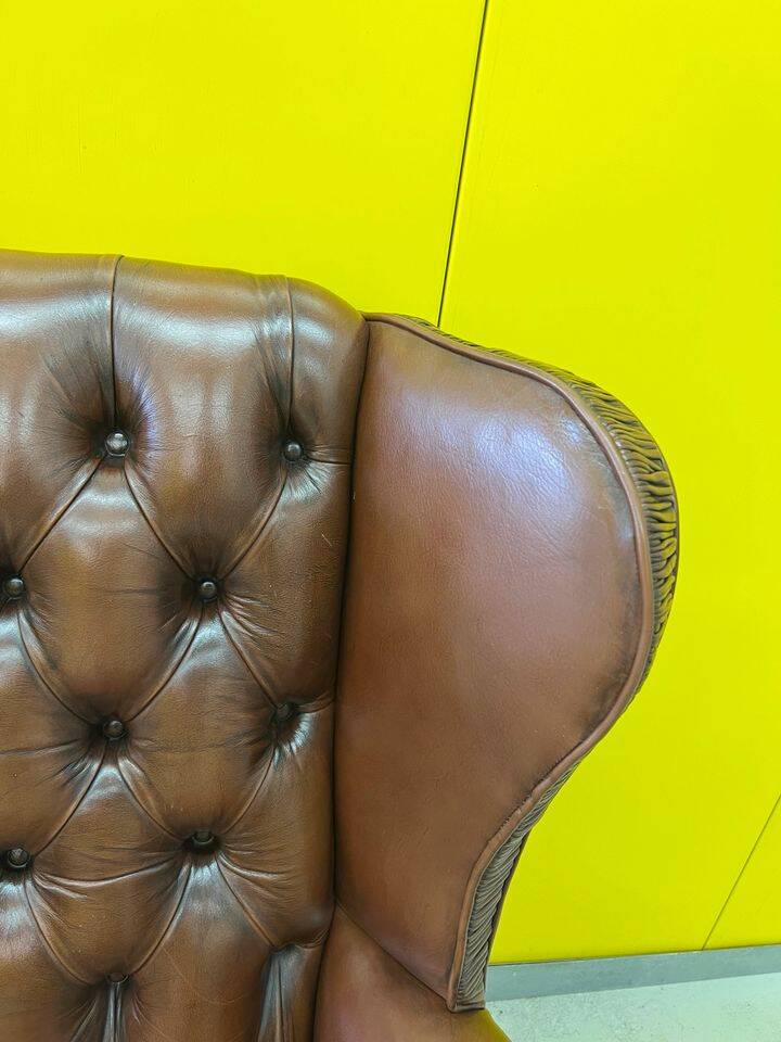 Fauteuil Chesterfield traditionnel anglais en cuir
