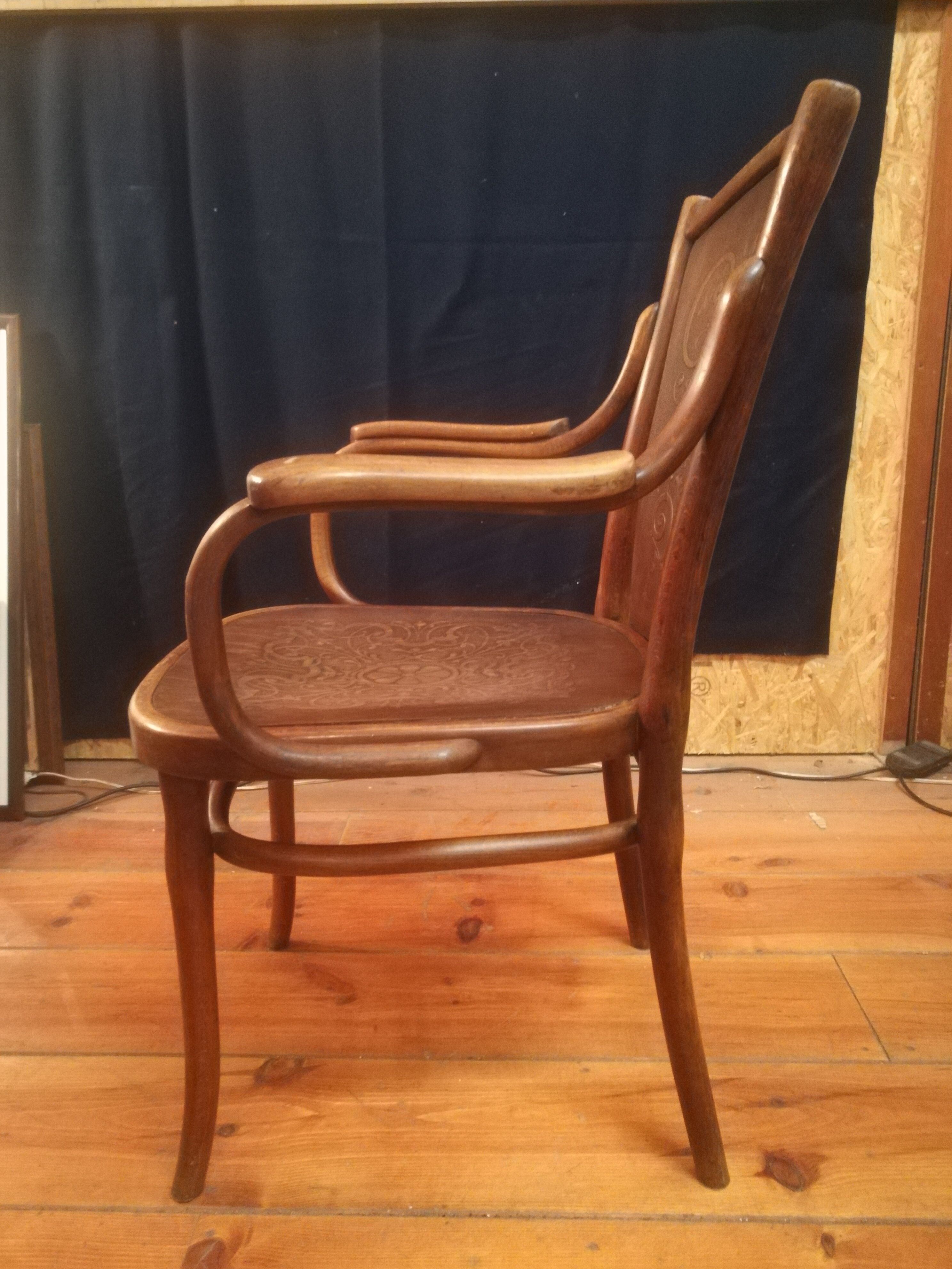 Thonet armchair in curved wood and stylized patterns