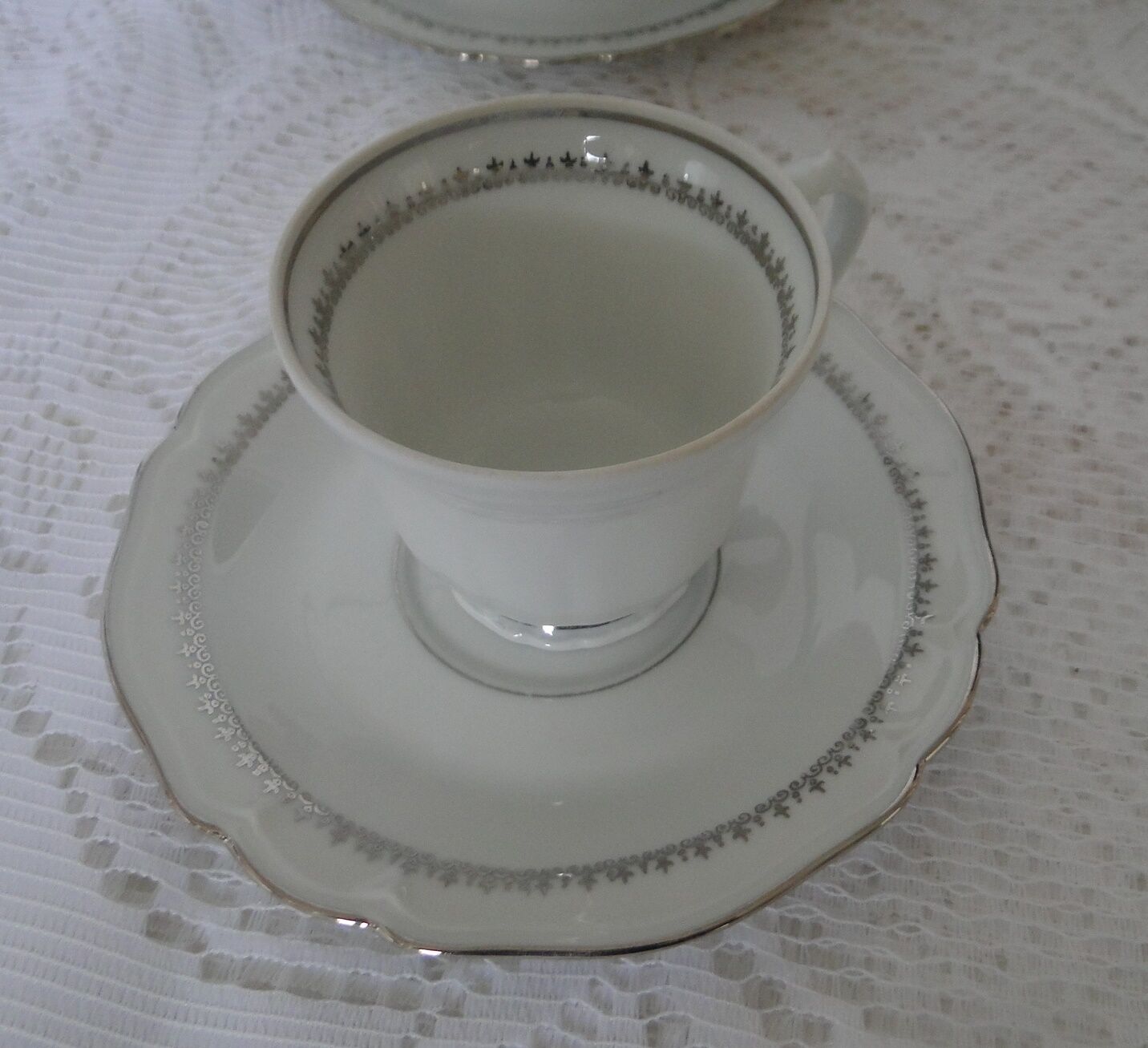Service à café porcelaine Limoges ulim 12 pieces decor argente fond blanc