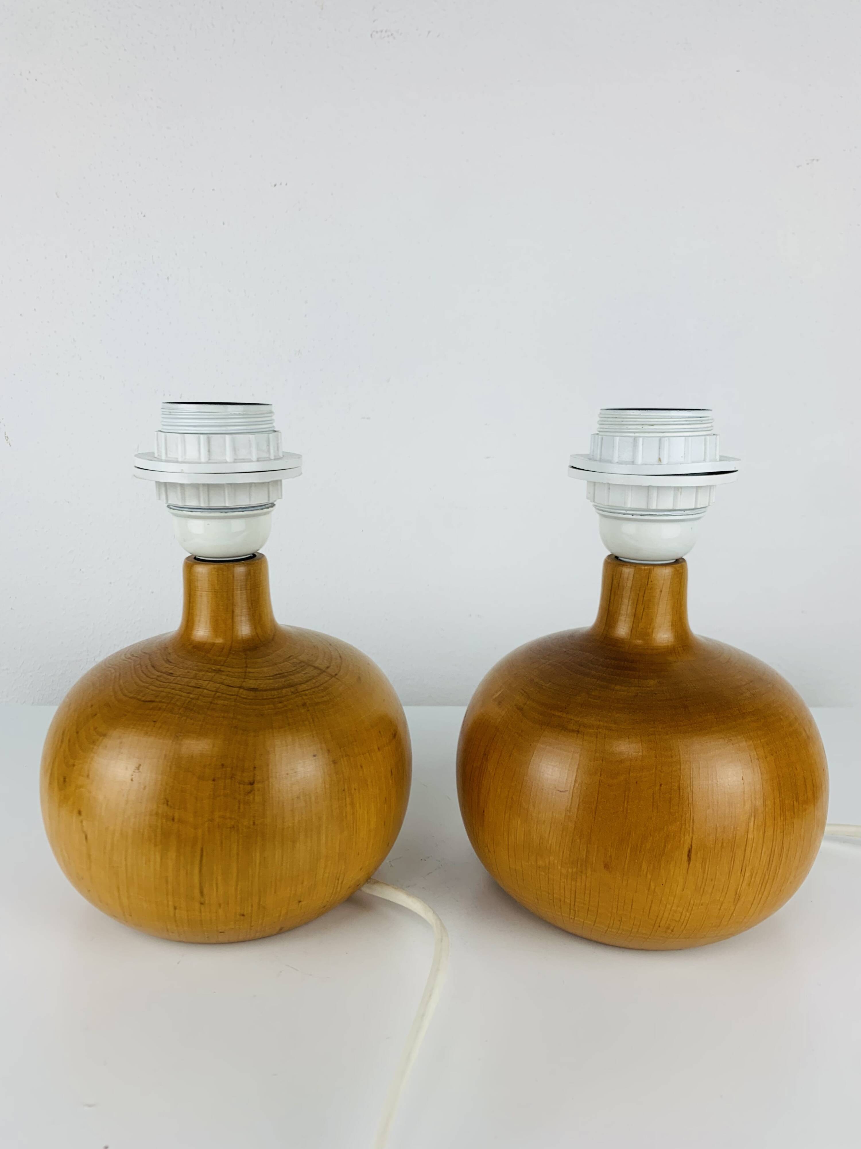 Paire de lampes boule en bois de style scandinave, années 60