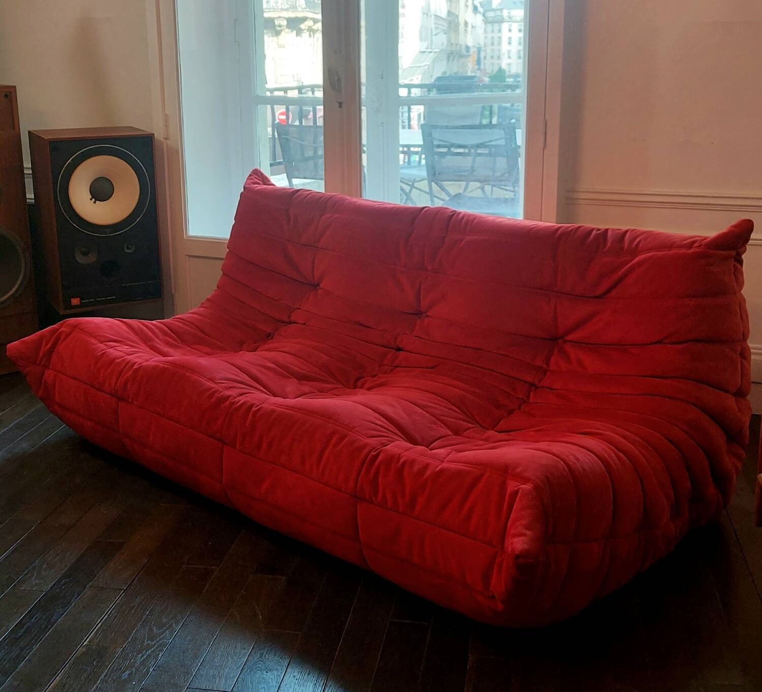 100% original - Ligne Roset Togo 3-seater bench – Red Alcantara (Goya