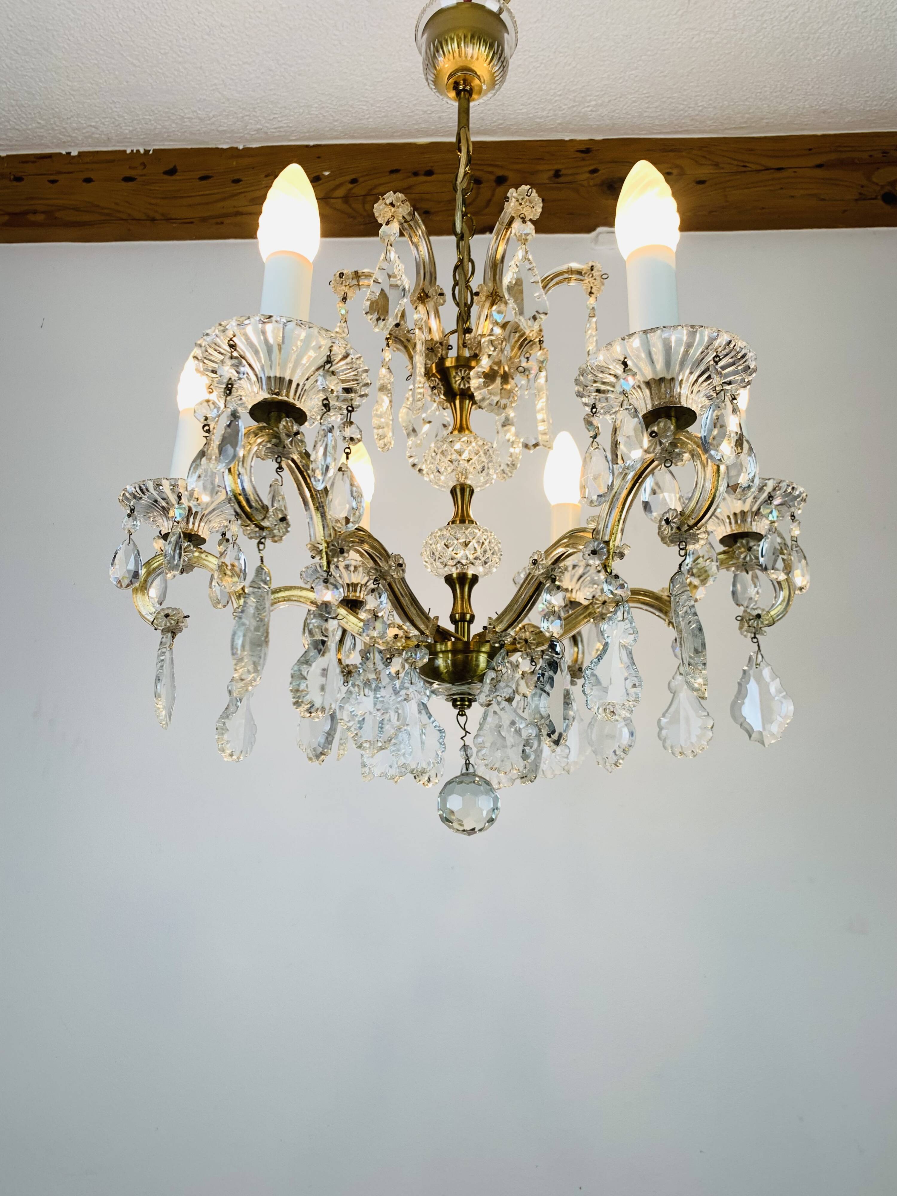 Palme & Walter chandelier, crystal and brass pendants, 1970s