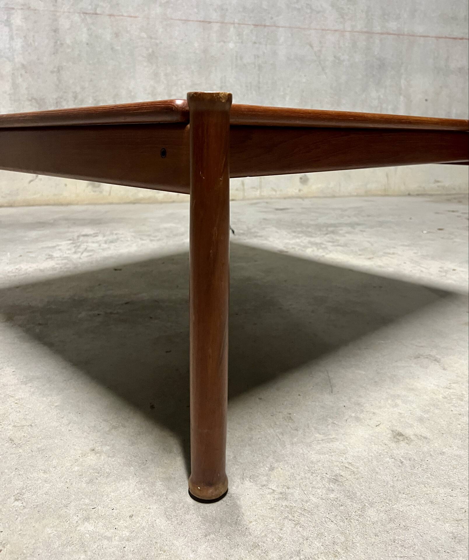 Table basse en teck scandinave années 60
