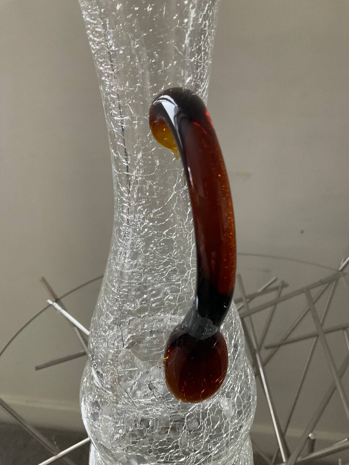 Pichet vintage en verre craquelé et ambré